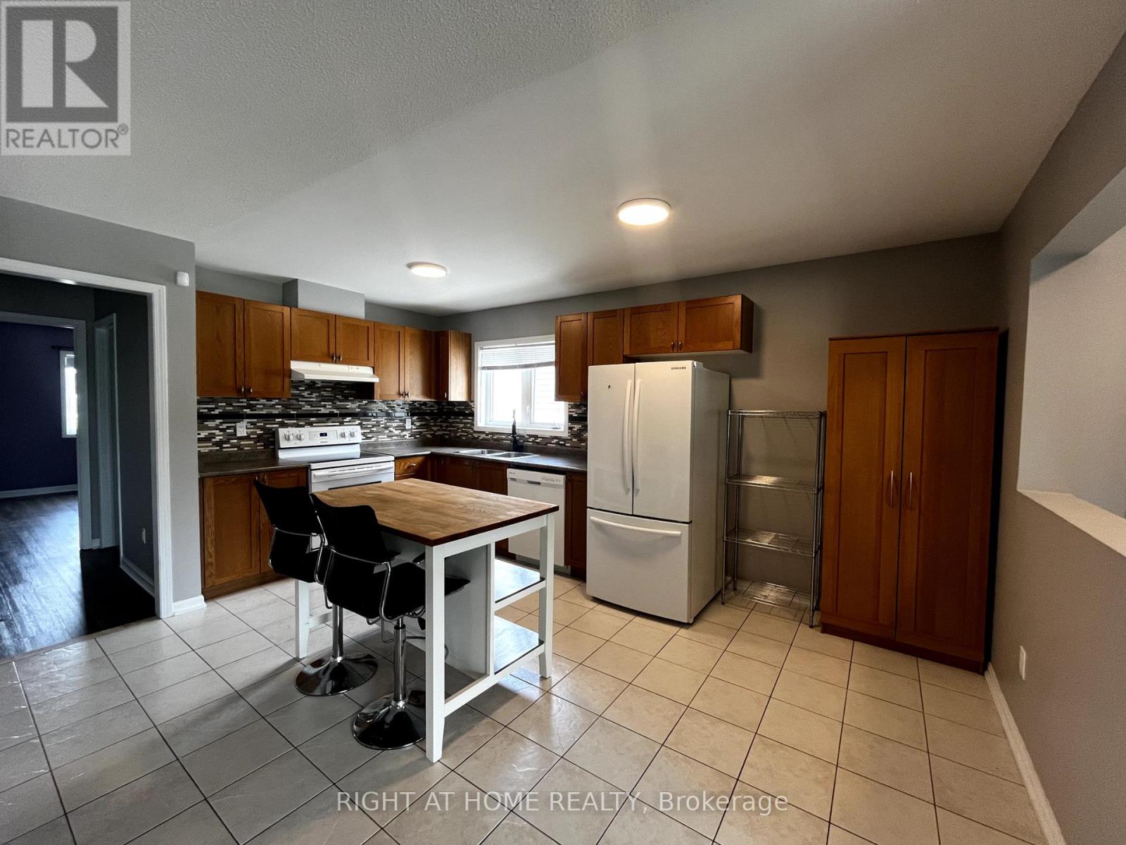 Unit 1 - 116 Maplewood Drive Property Photo 14