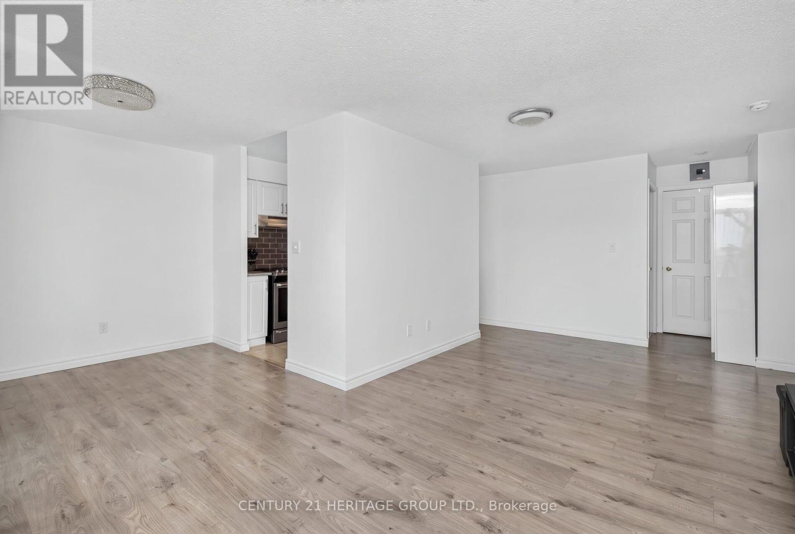 1017 - 39 Oneida Crescent Property Photo 5
