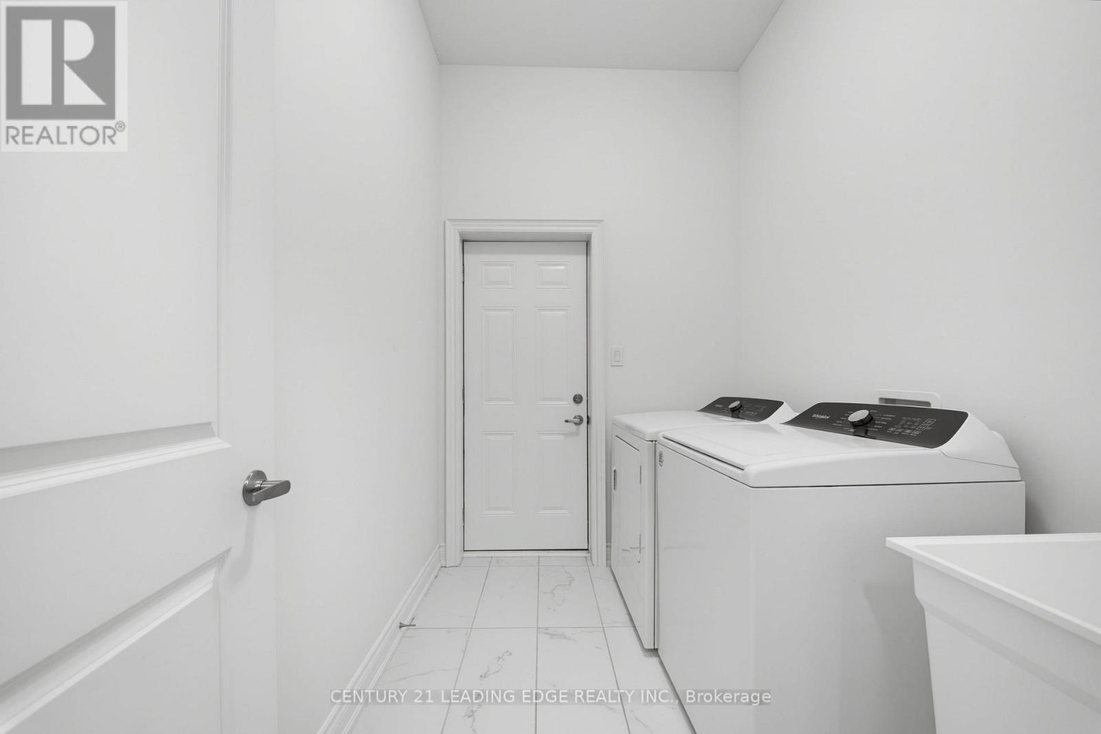 28 Liam Lane Property Photo 15