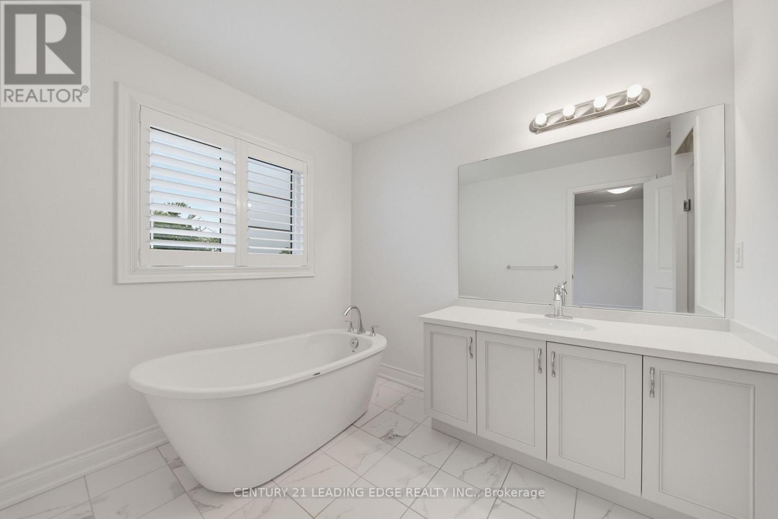 28 Liam Lane Property Photo 18