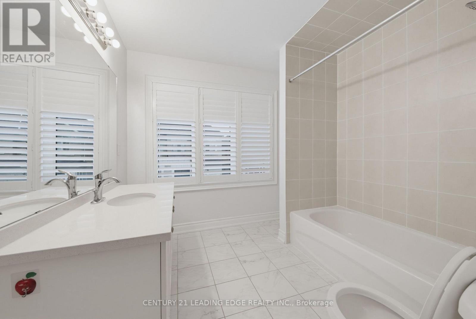 28 Liam Lane Property Photo 32