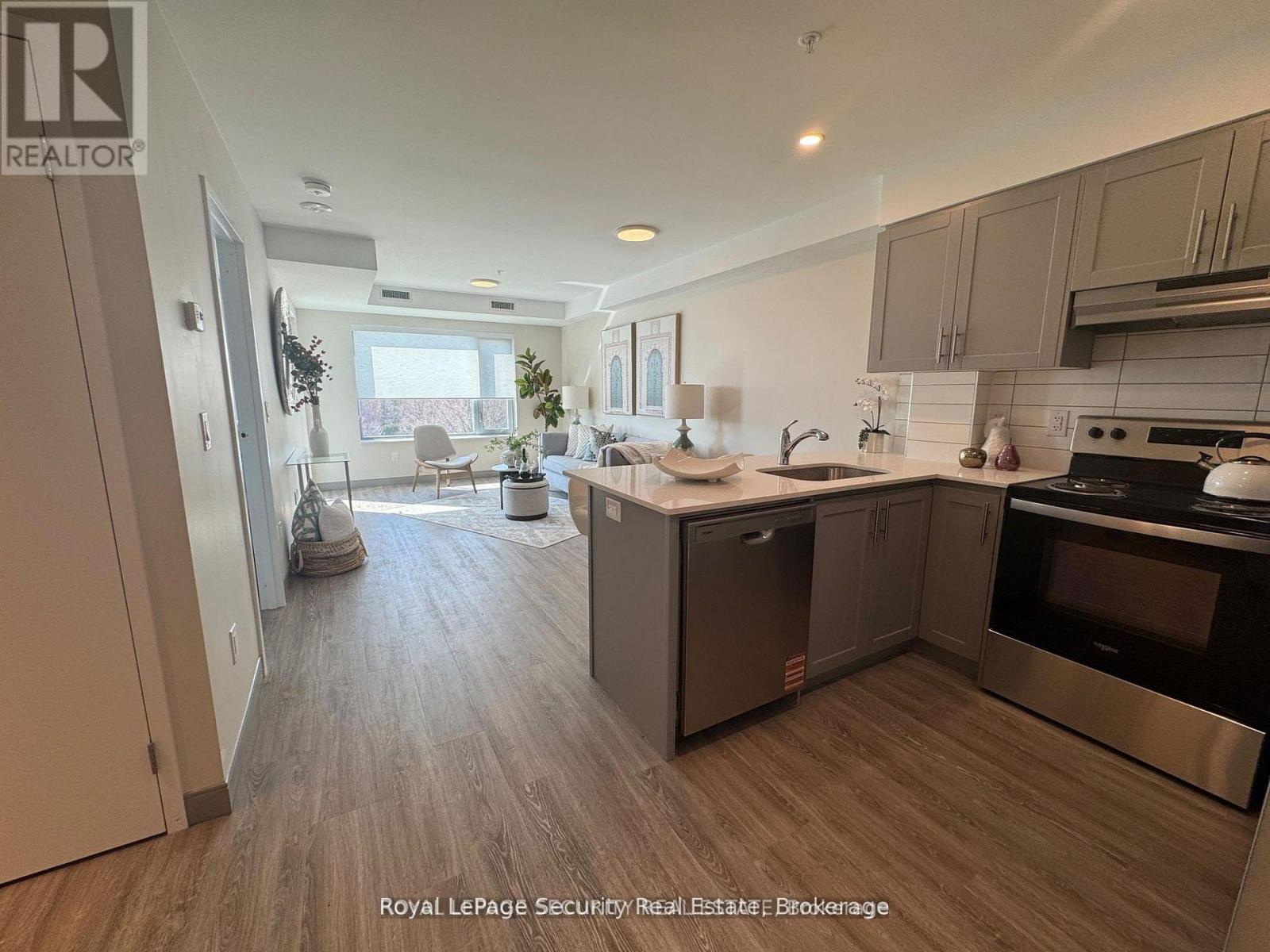 308 - 1015 Innisfil Beach Road Property Photo 5