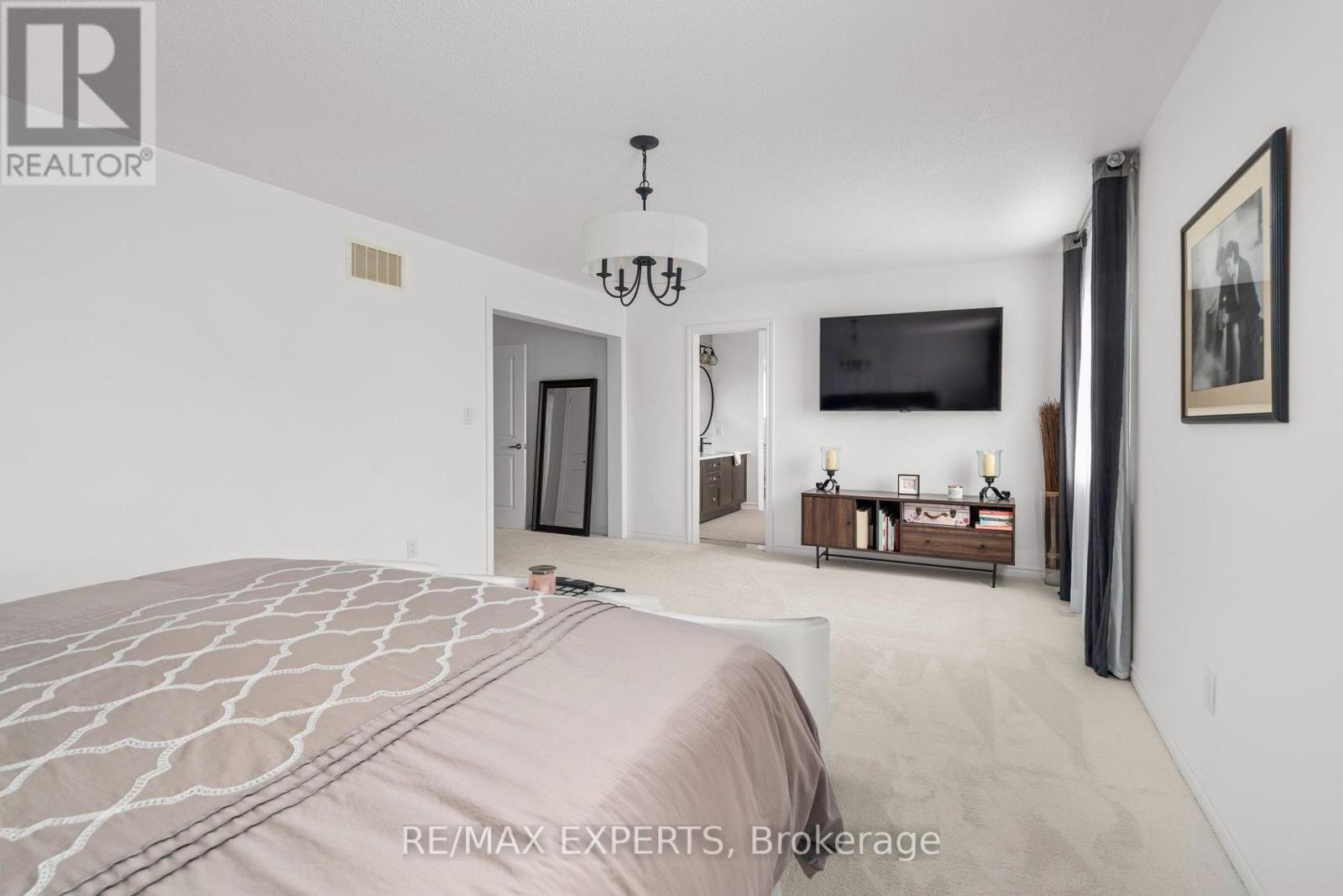 20 Hackett Street Property Photo 31