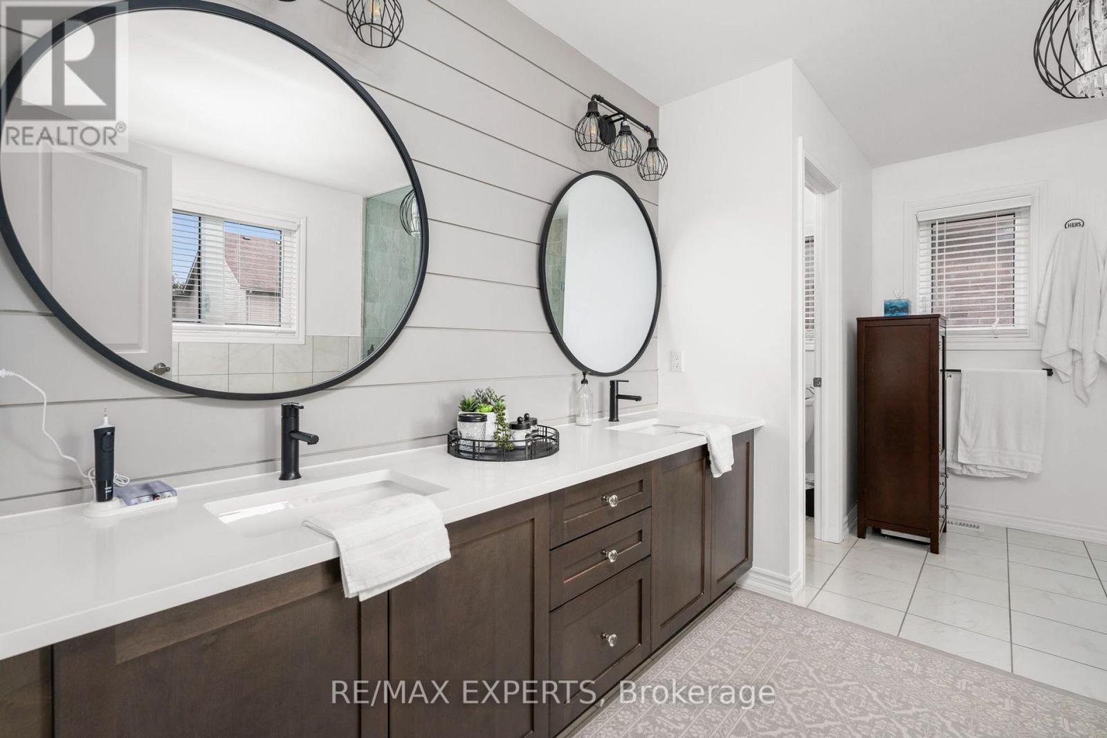 20 Hackett Street Property Photo 32