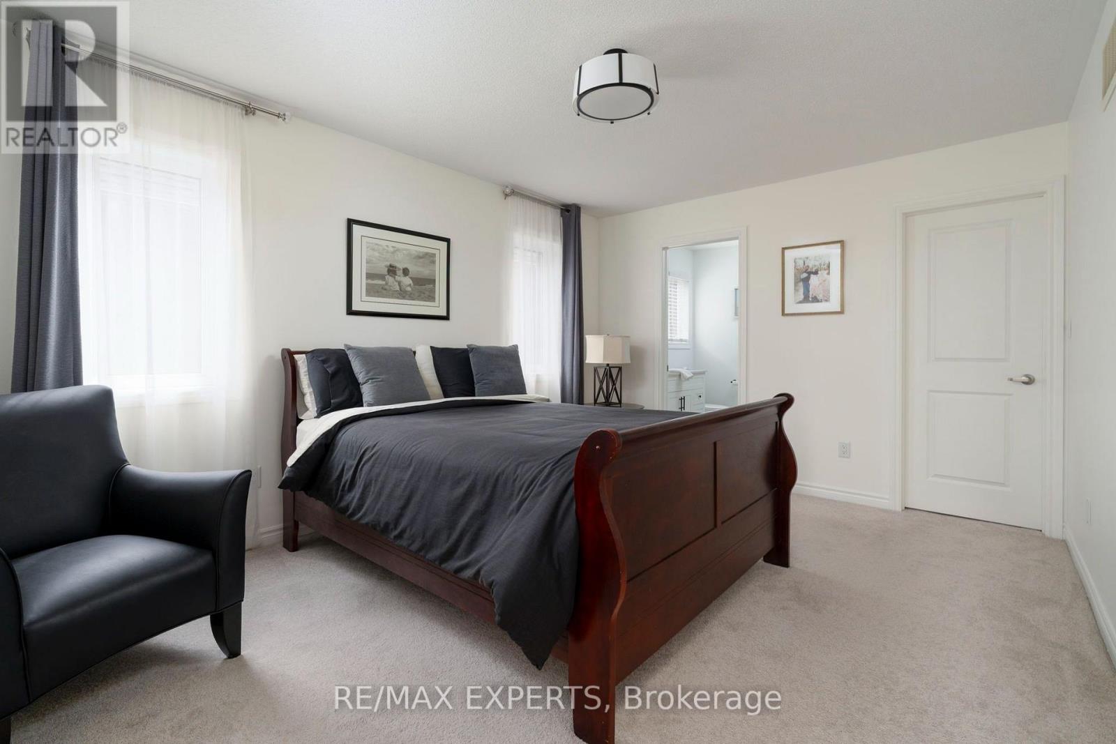 20 Hackett Street Property Photo 41