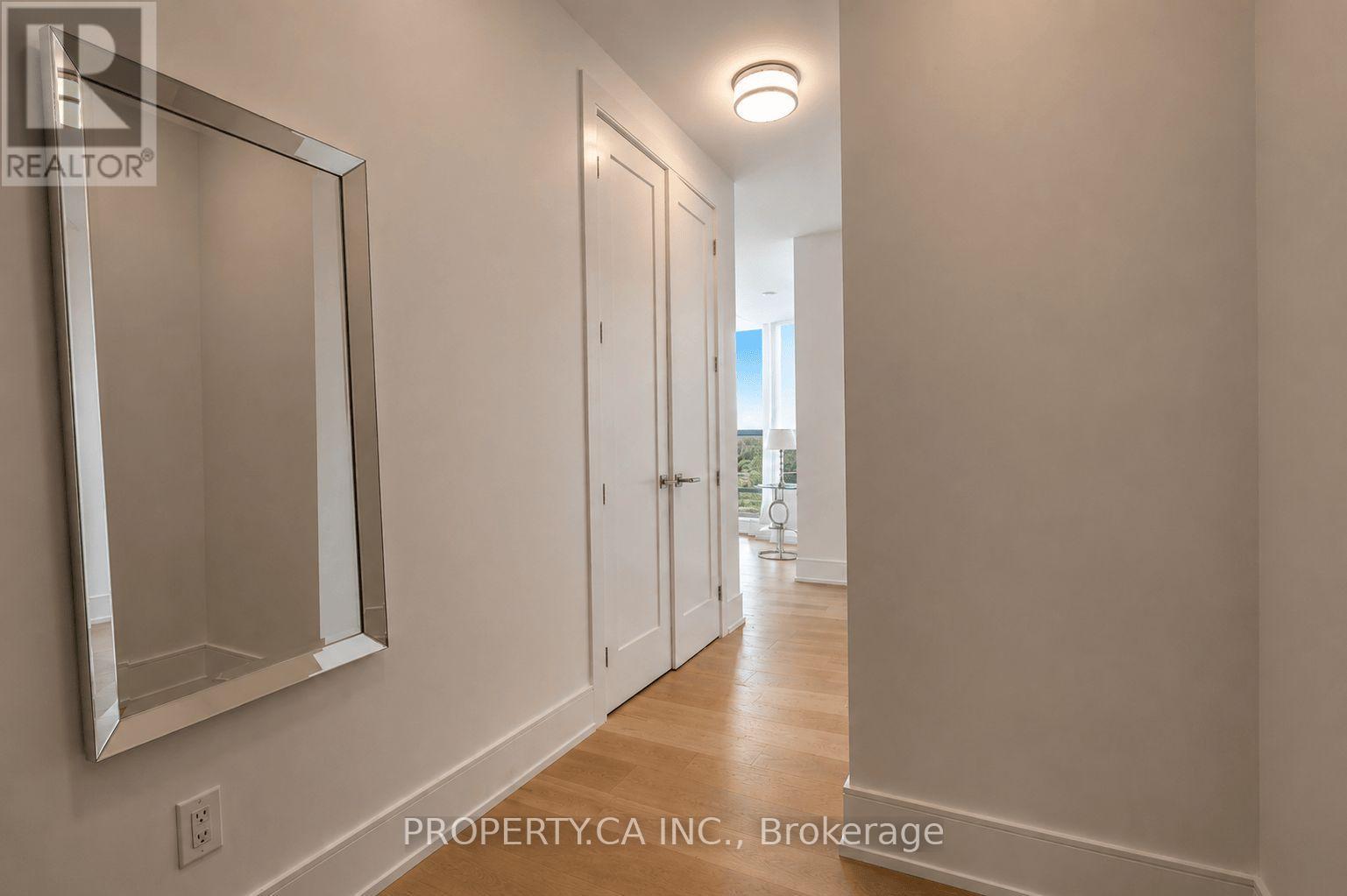 422 - 399 Royal Orchard Boulevard Property Photo 8