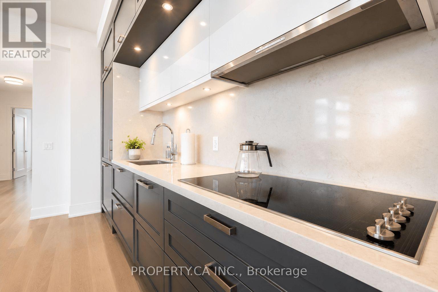 422 - 399 Royal Orchard Boulevard Property Photo 16