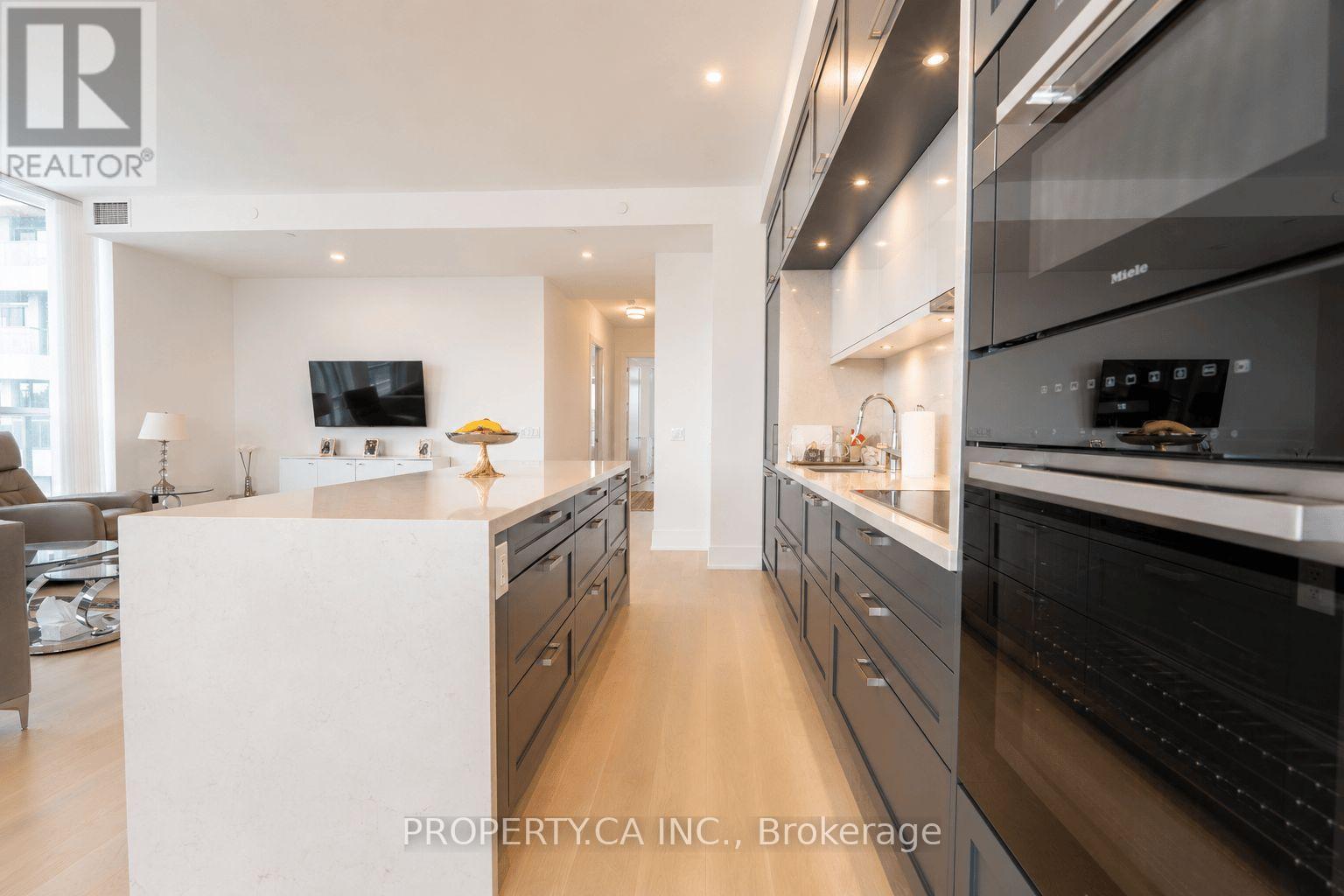 422 - 399 Royal Orchard Boulevard Property Photo 18