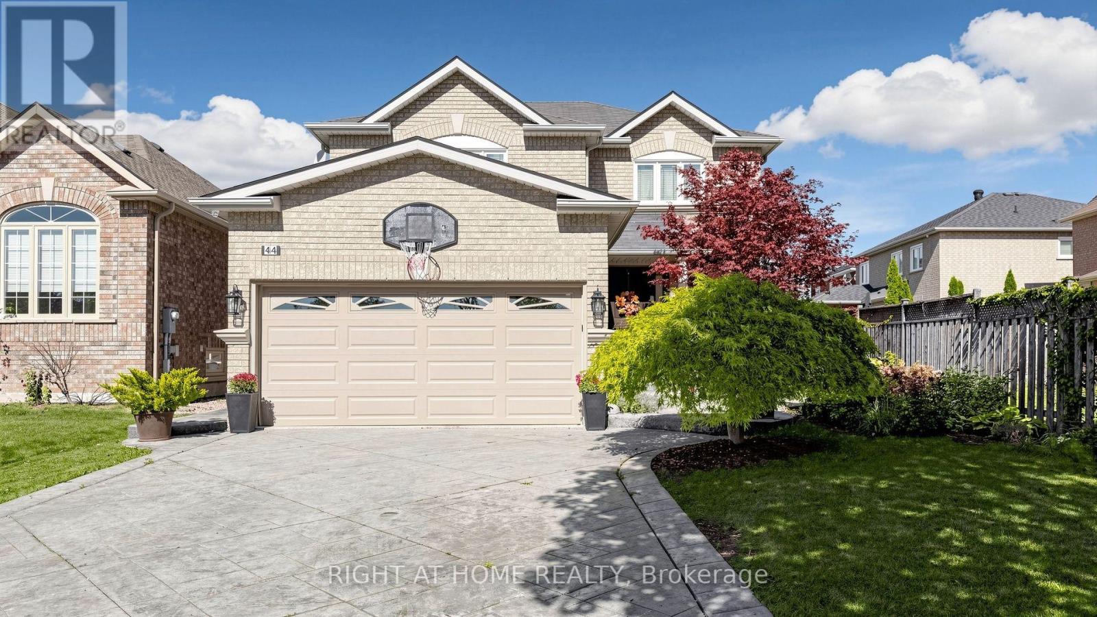 44 Robertson Close Property Photo 2