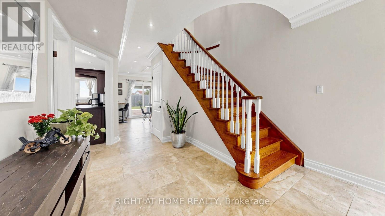 44 Robertson Close Property Photo 6