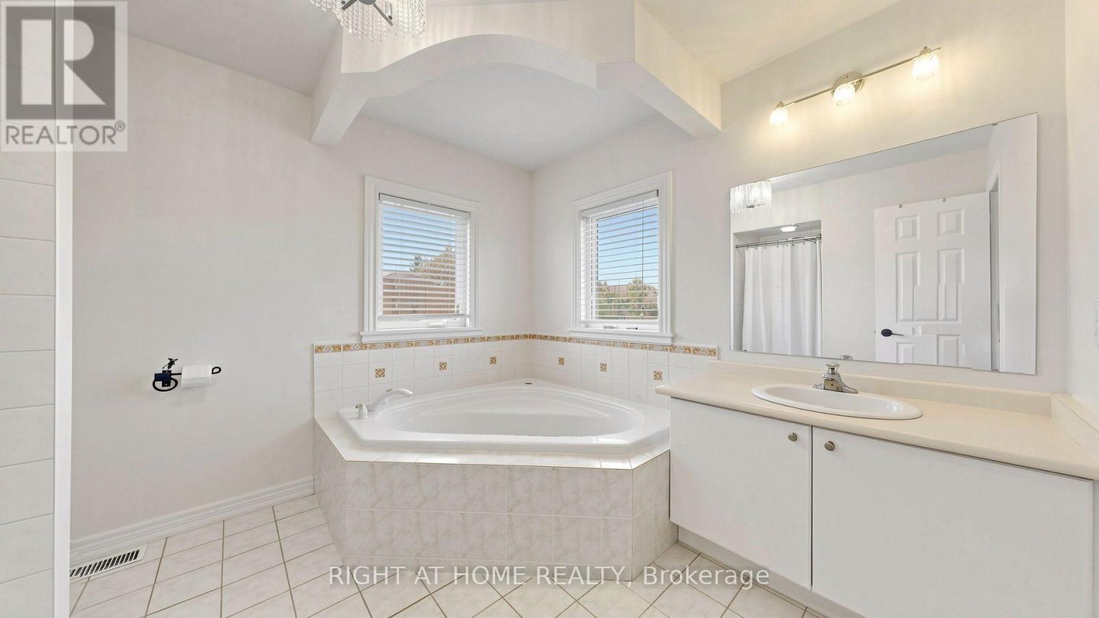 44 Robertson Close Property Photo 24
