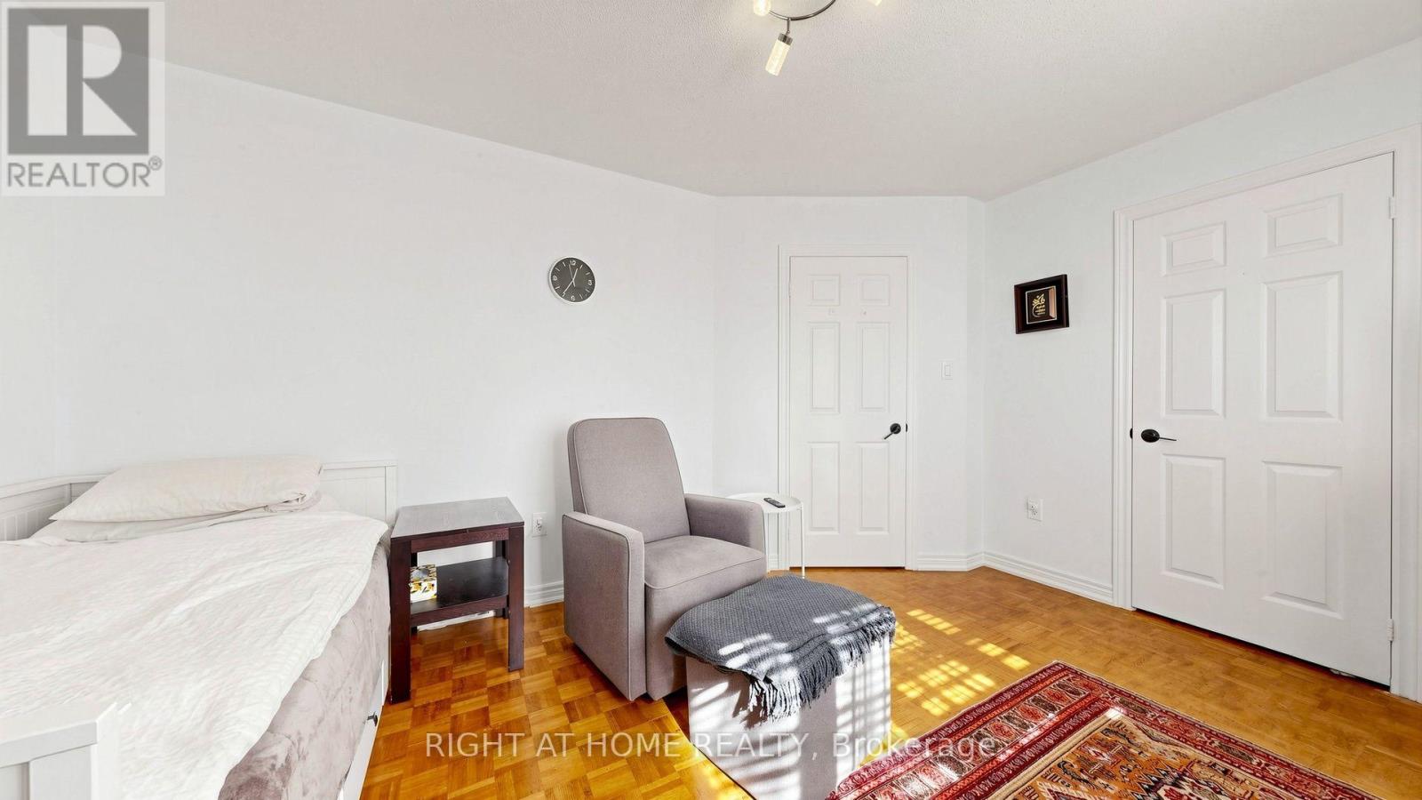 44 Robertson Close Property Photo 28