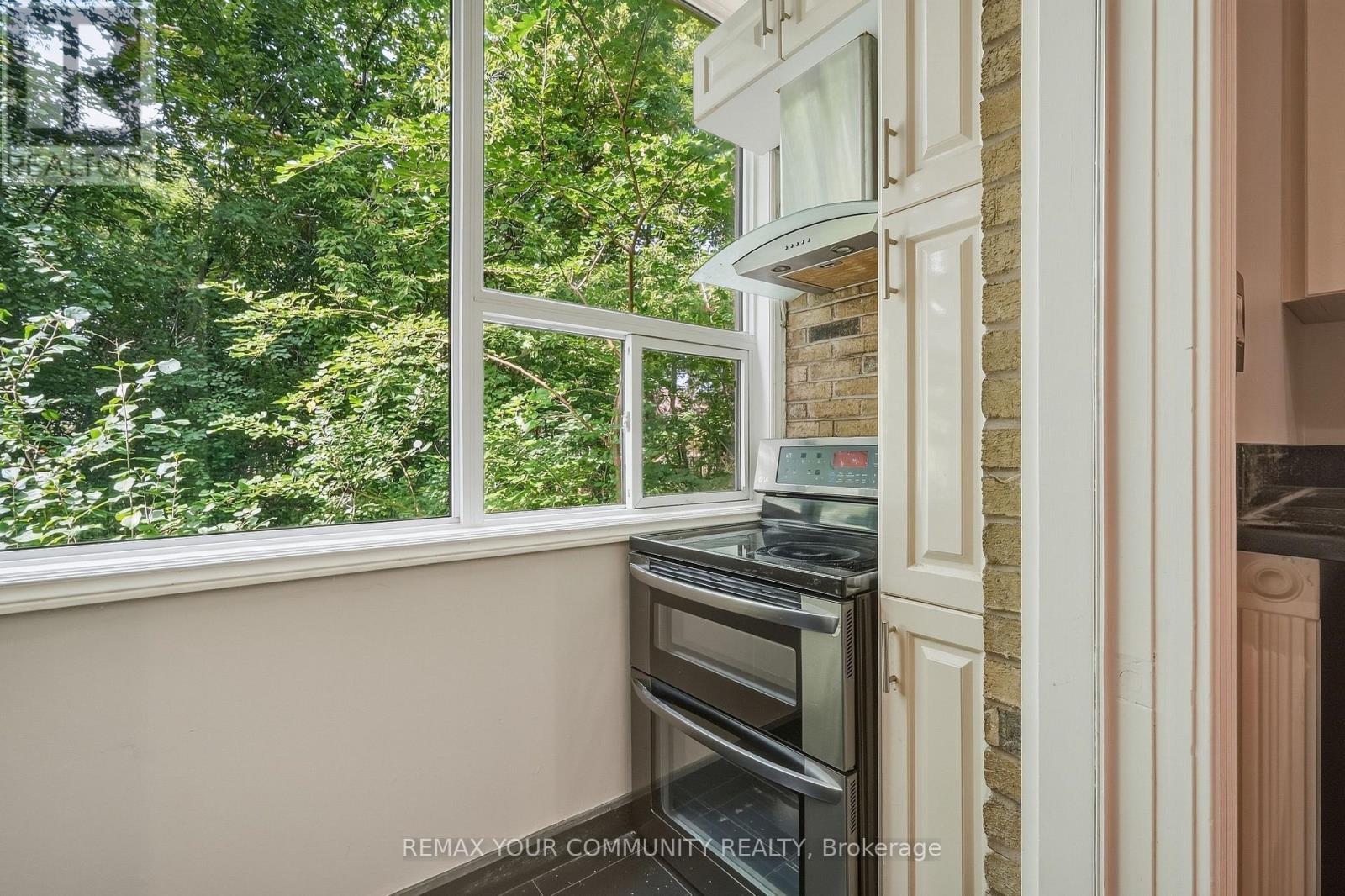 176 Old Surrey Lane Property Photo 49