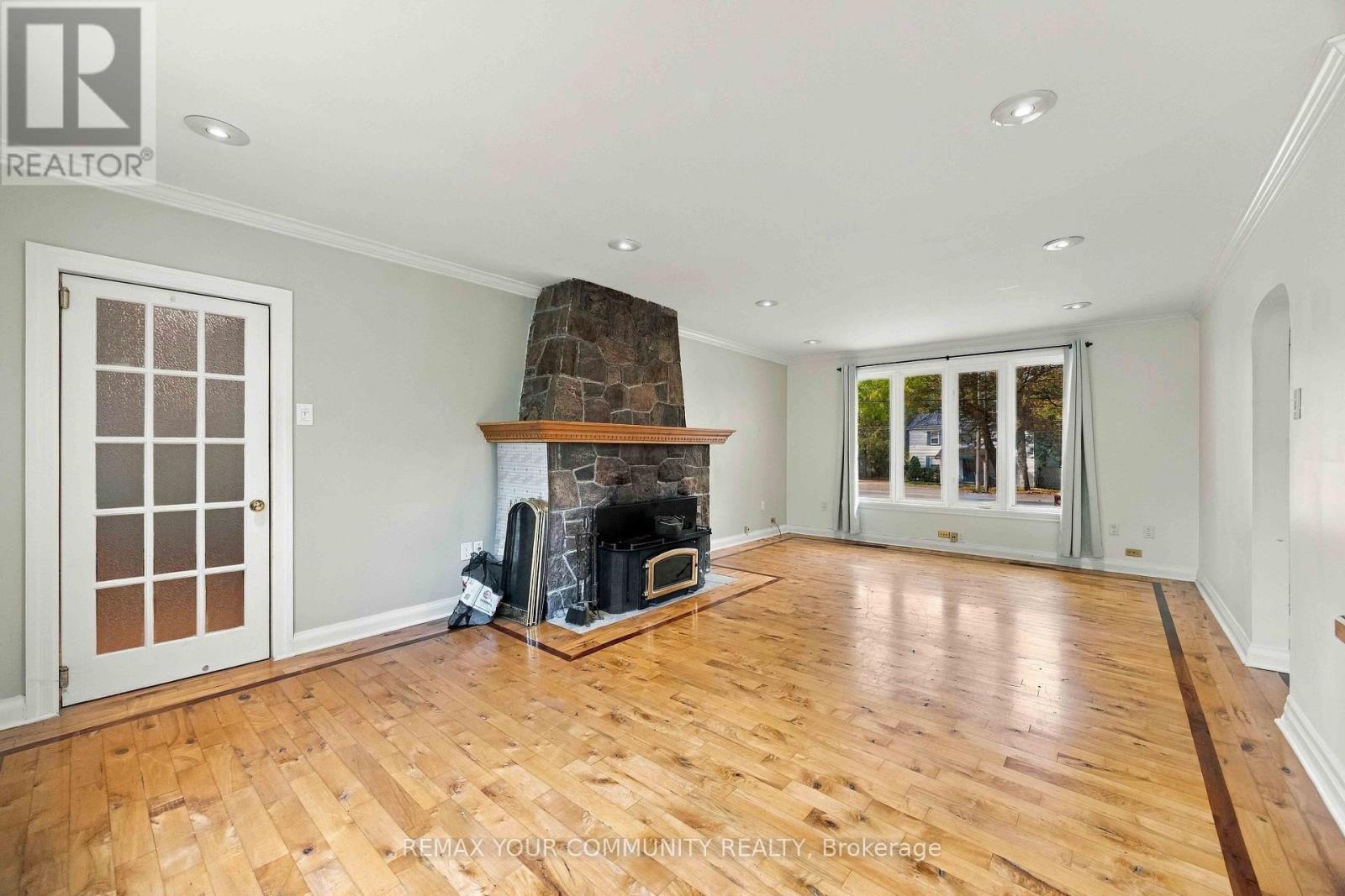 18863 Leslie Street Property Photo 6