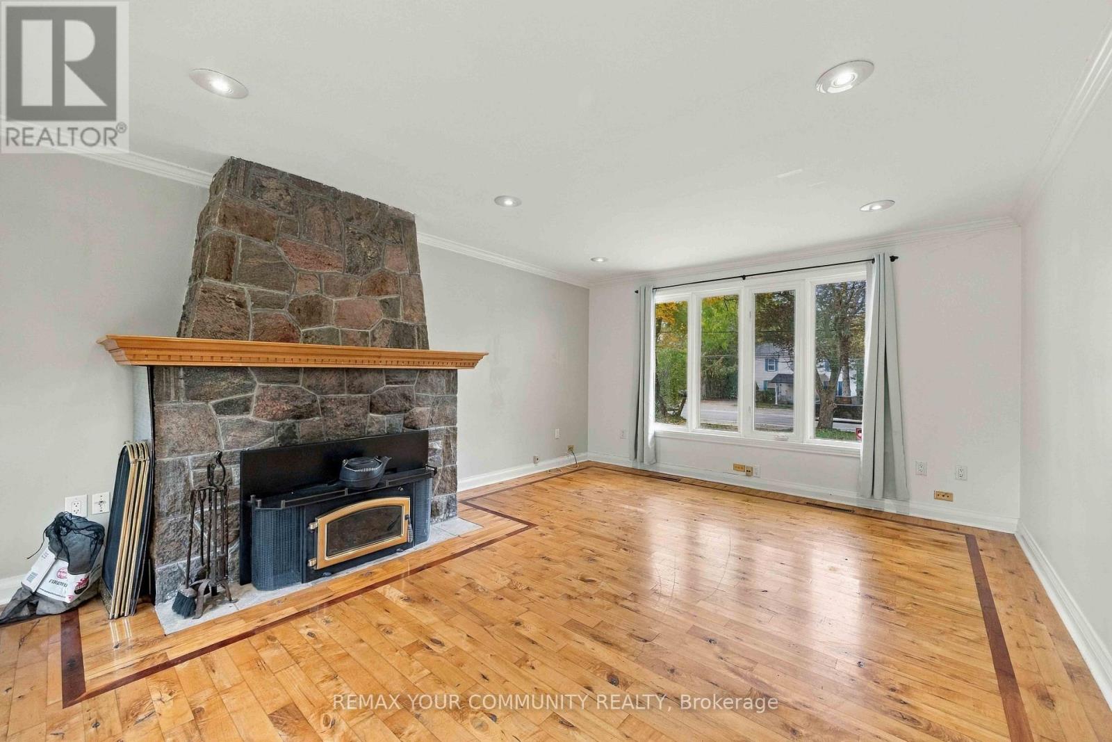 18863 Leslie Street Property Photo 8
