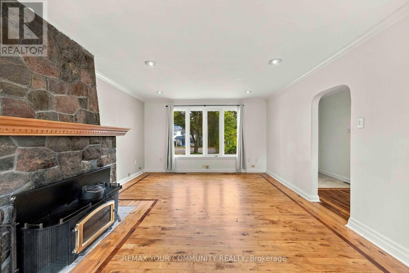 18863 Leslie Street Property Photo 9