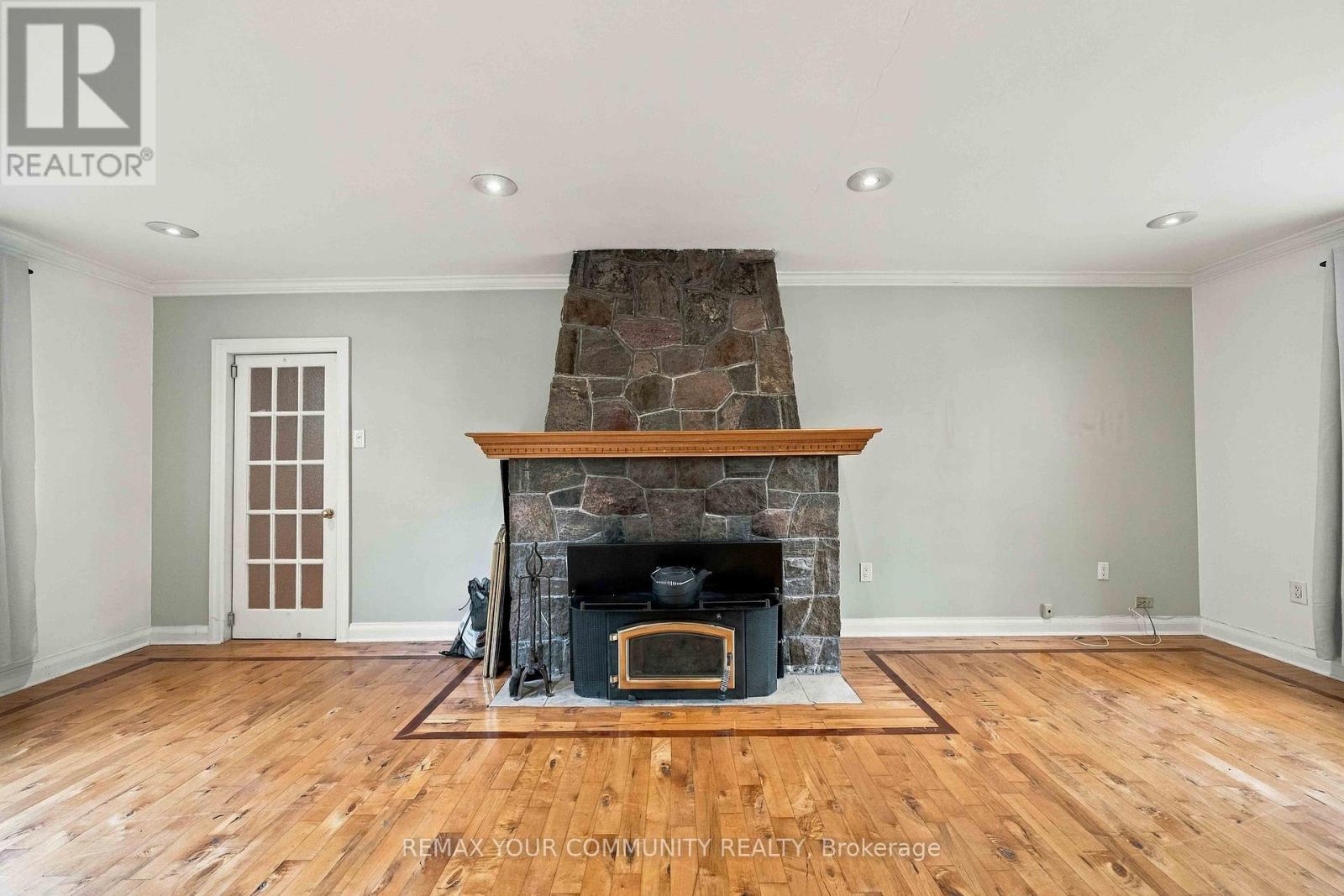 18863 Leslie Street Property Photo 11