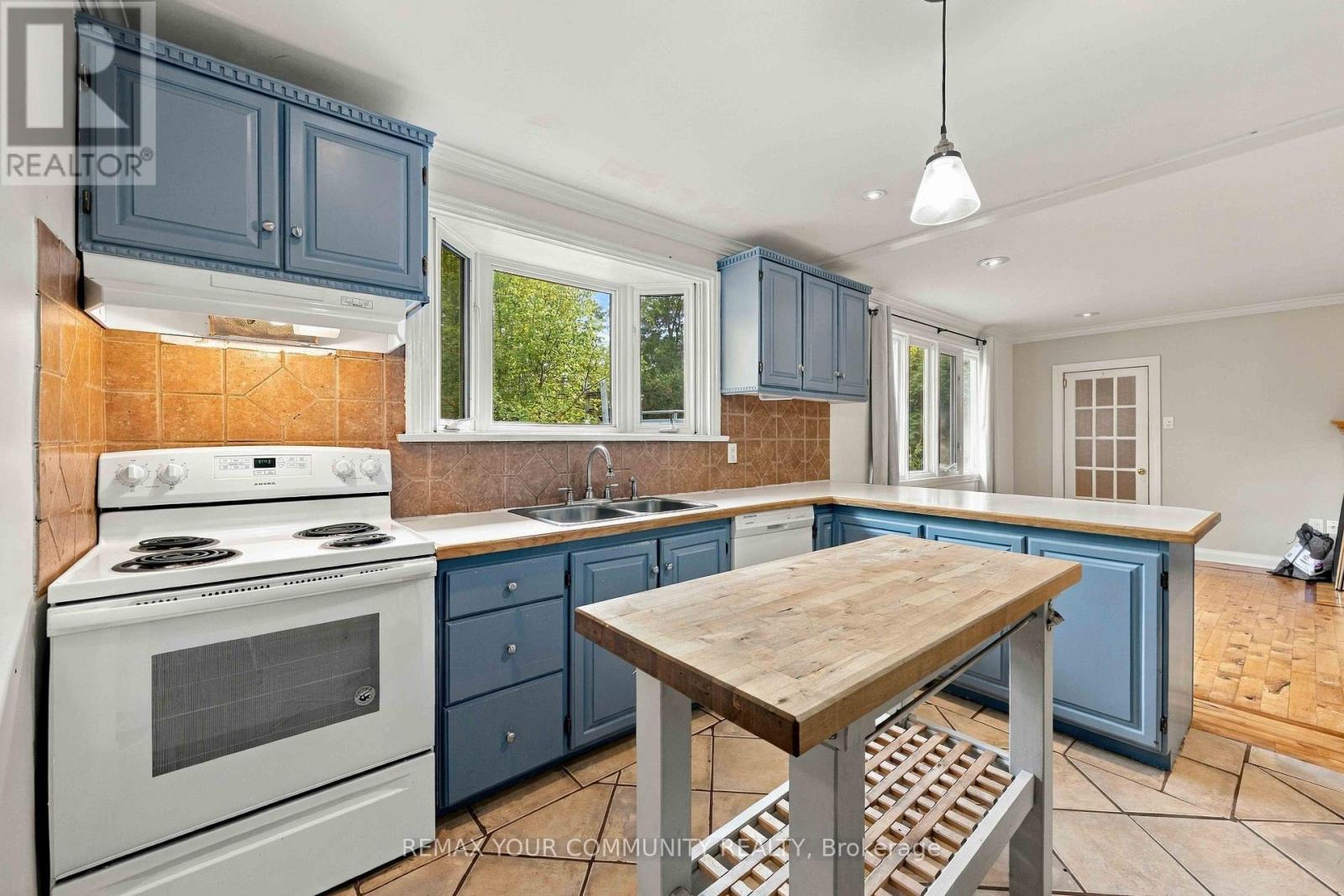 18863 Leslie Street Property Photo 17