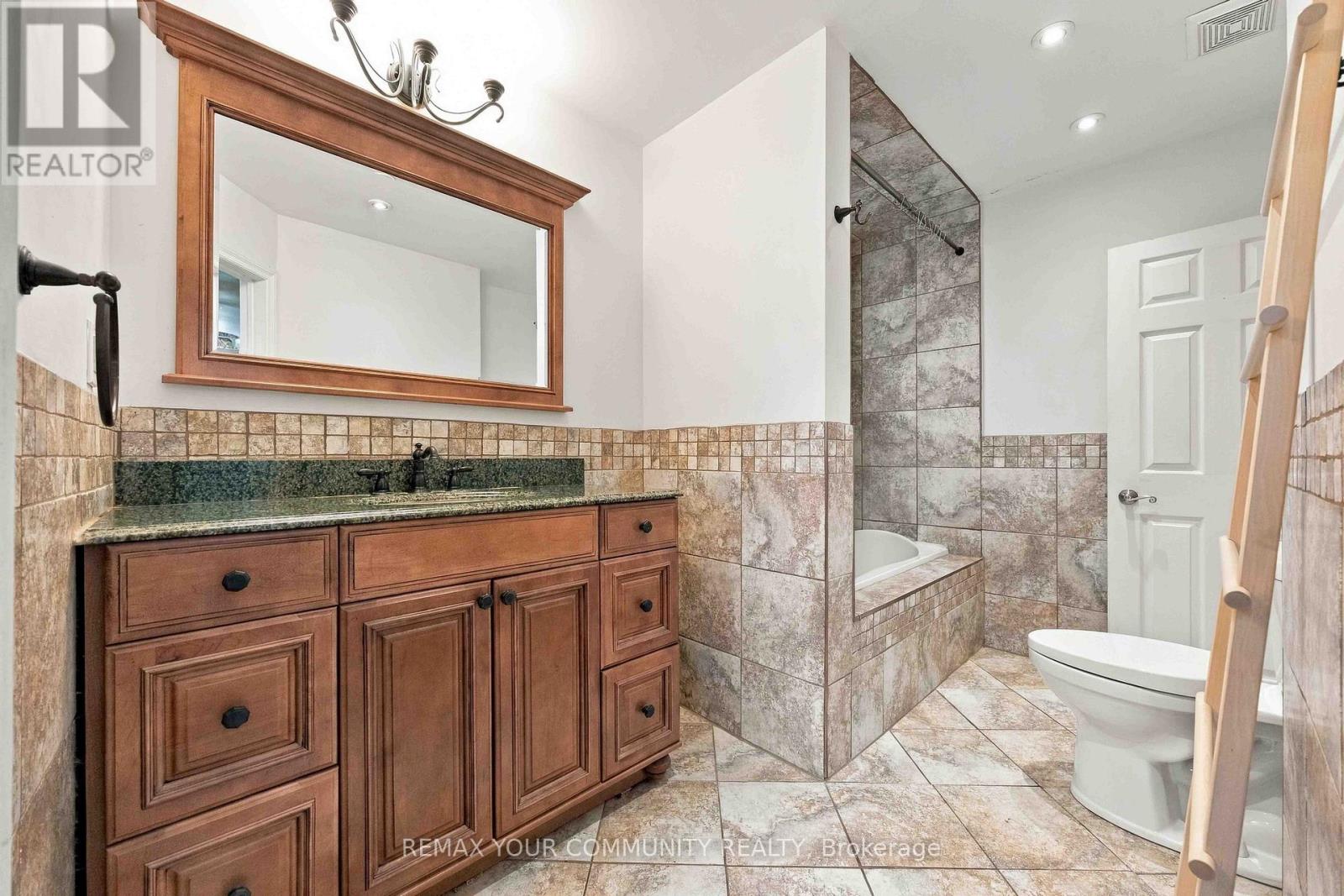 18863 Leslie Street Property Photo 23