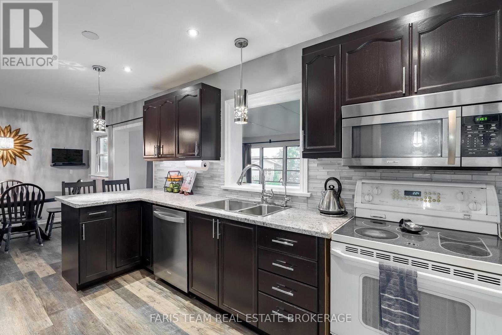 300 Juliana Road Property Photo 13
