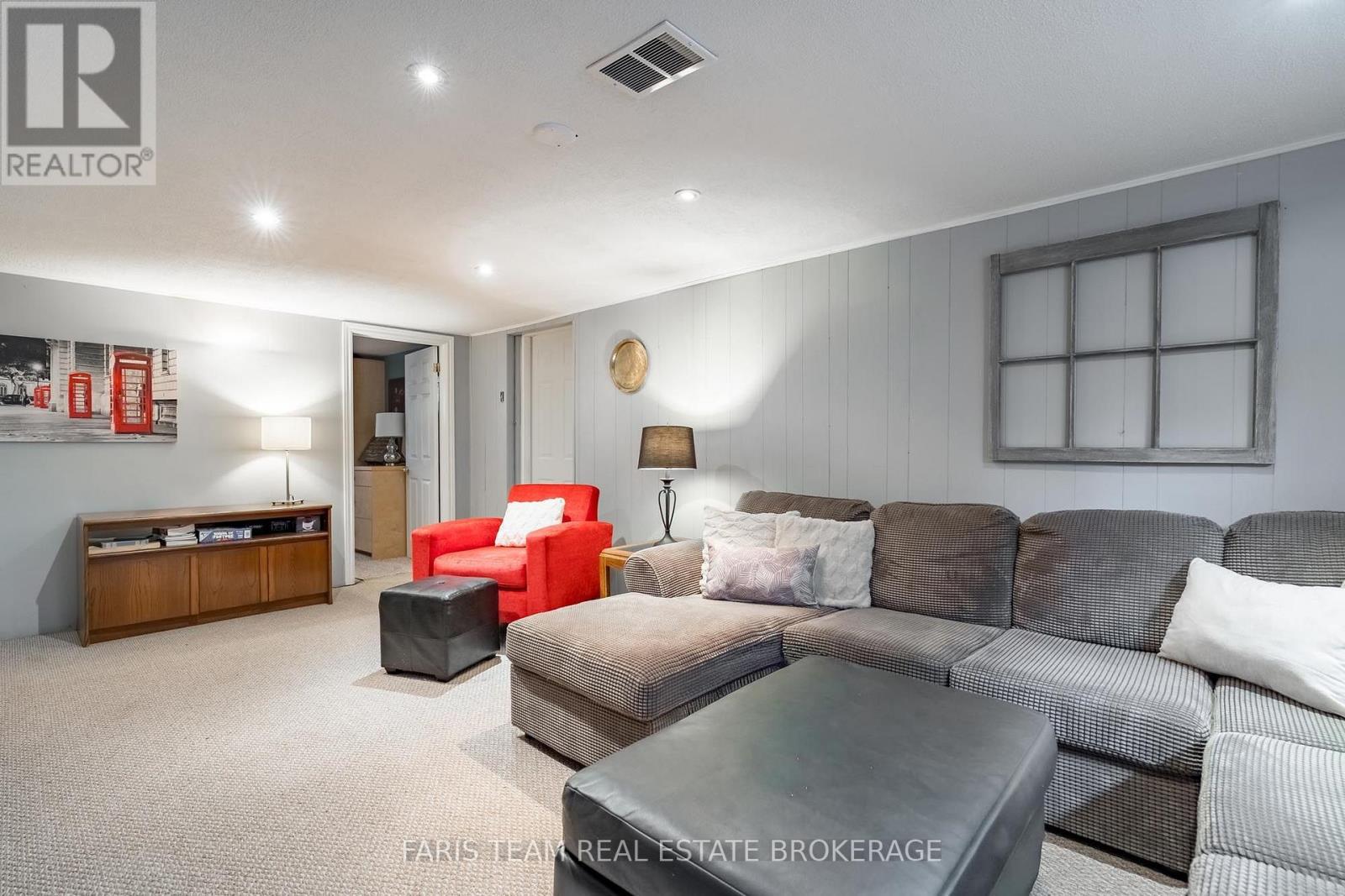 300 Juliana Road Property Photo 32