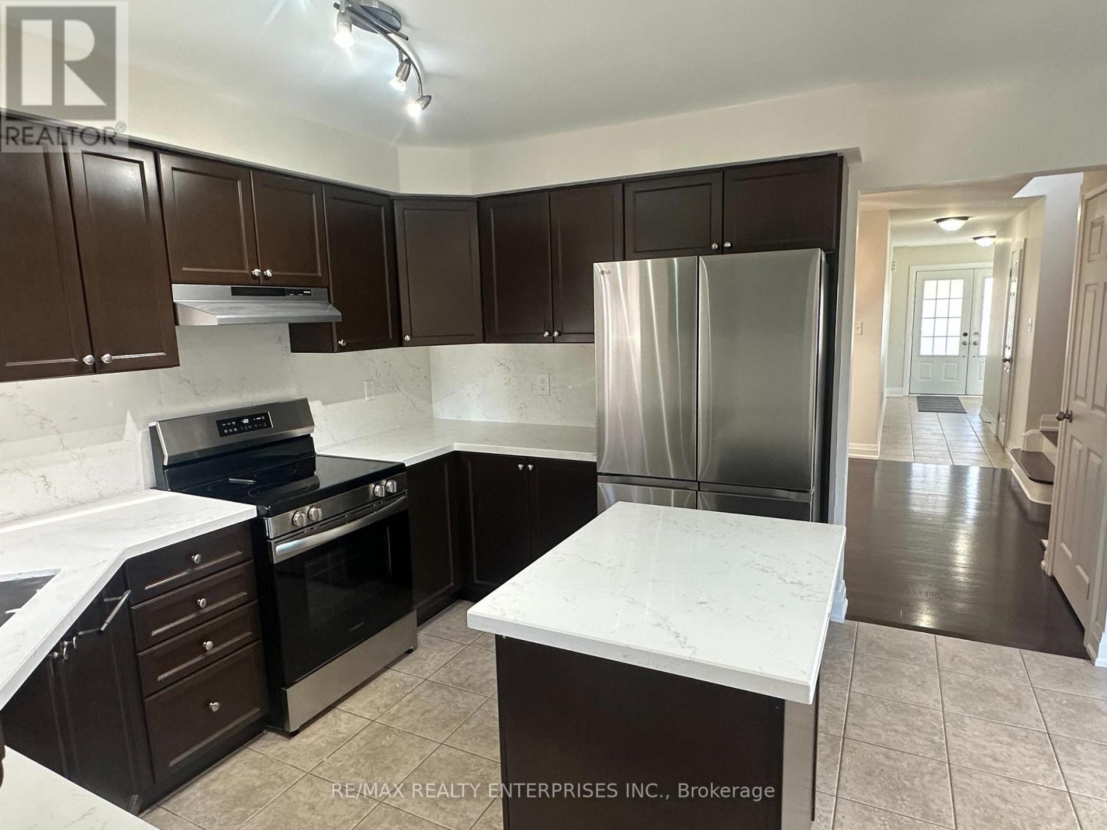 2 Summit Drive Property Photo 15