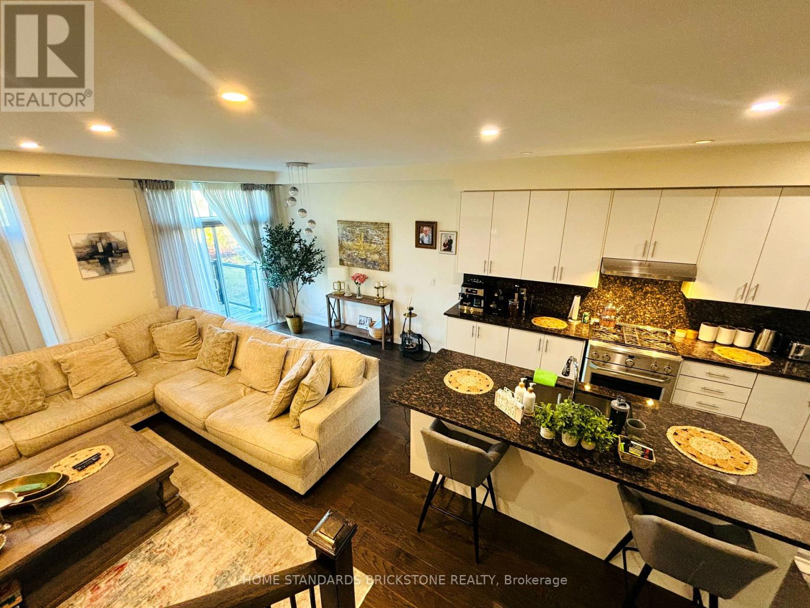 52 Duncombe Lane Property Photo 4