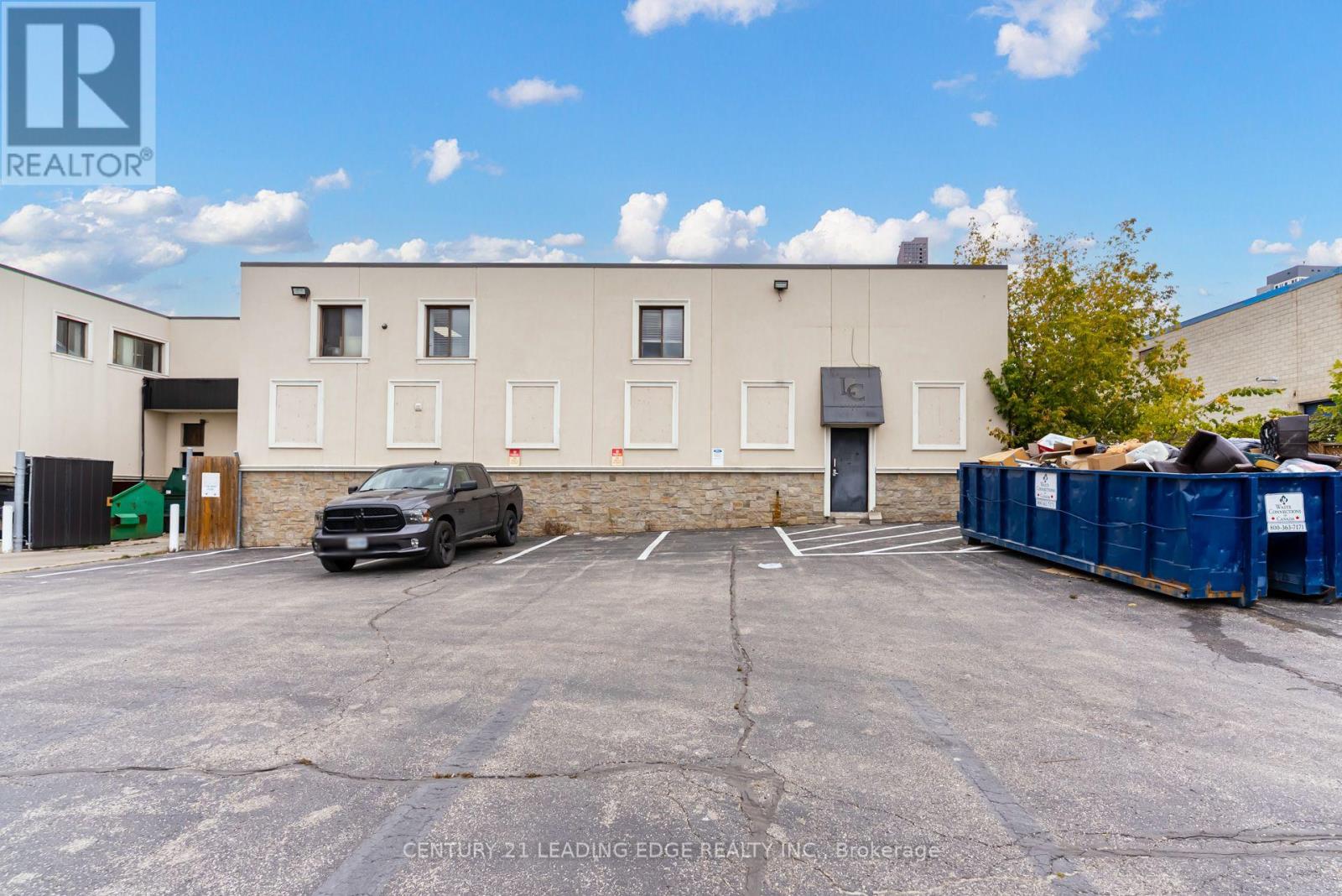 2nd Flr - 7601 Jane Street Property Photo 4