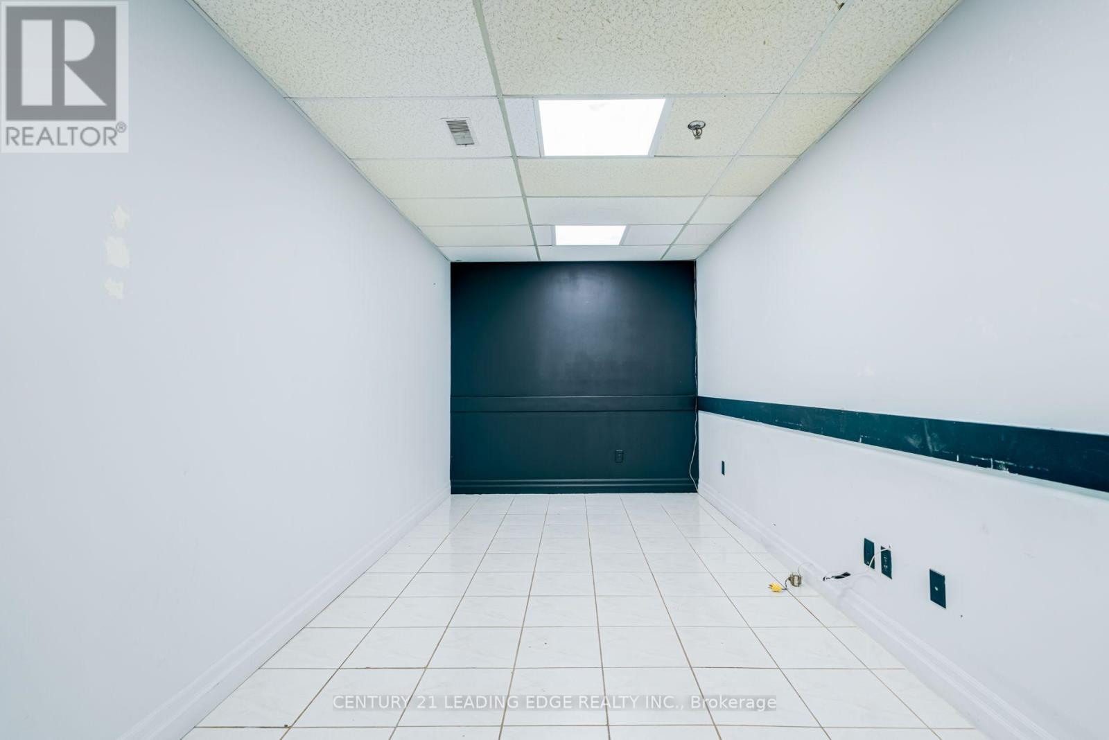 2nd Flr - 7601 Jane Street Property Photo 18