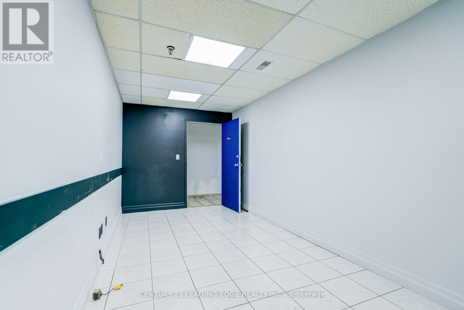 2nd Flr - 7601 Jane Street Property Photo 19