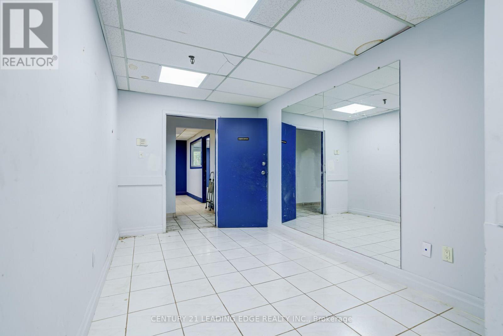 2nd Flr - 7601 Jane Street Property Photo 21