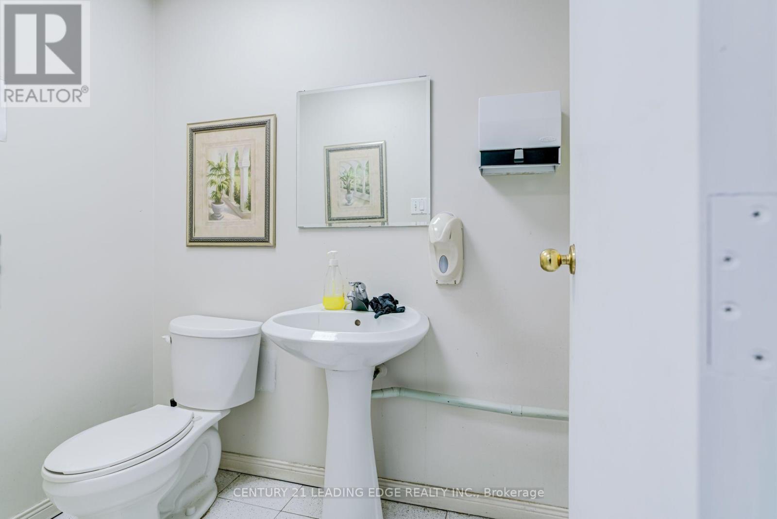 2nd Flr - 7601 Jane Street Property Photo 22