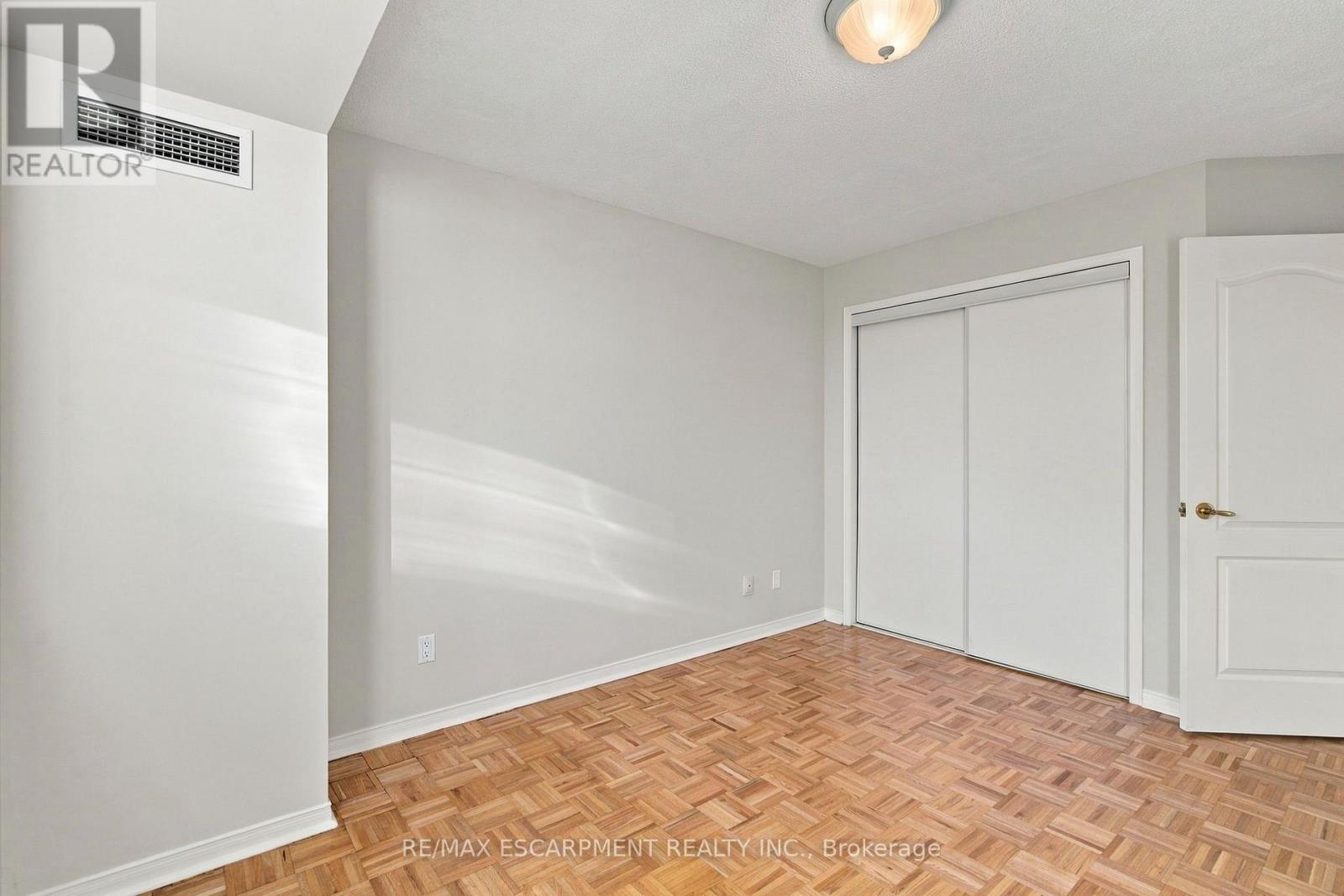 223 - 7373 Martingrove Road Property Photo 15