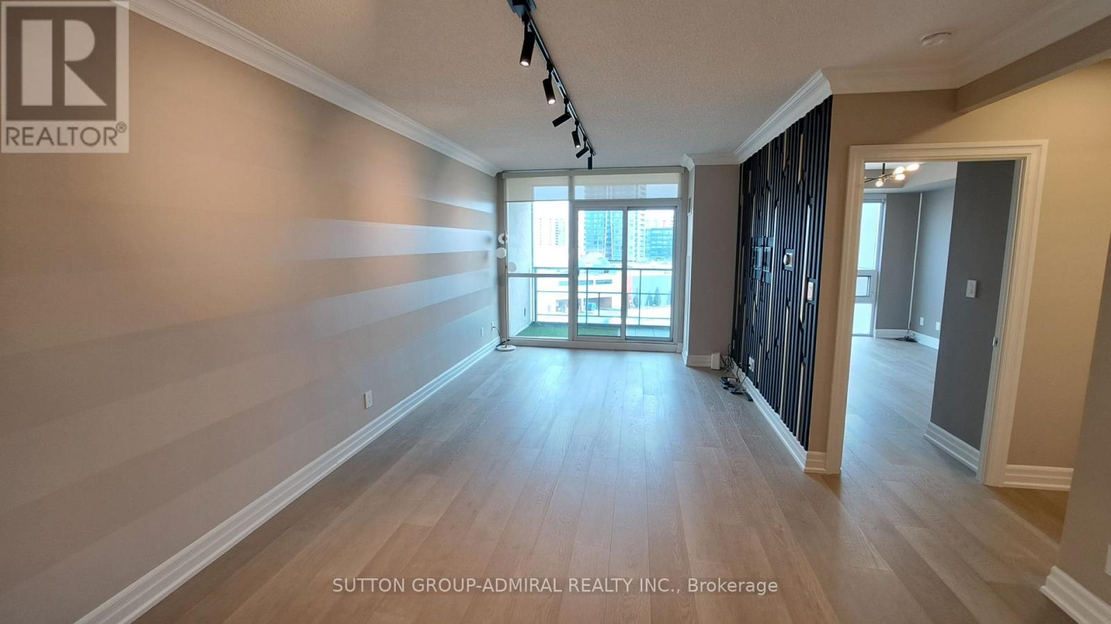 #704 - 88 Promenade Circle Property Photo 2