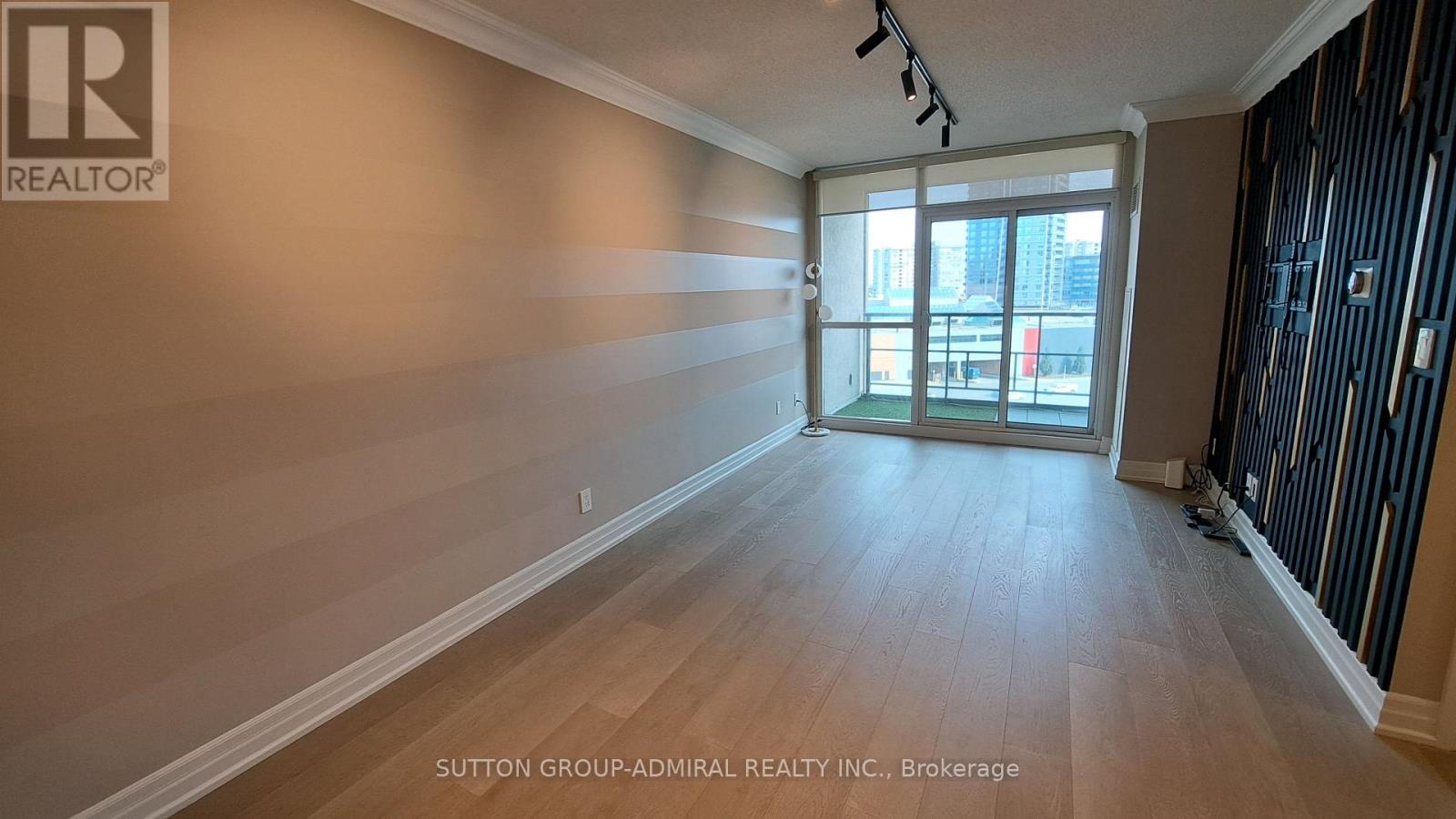 #704 - 88 Promenade Circle Property Photo 4