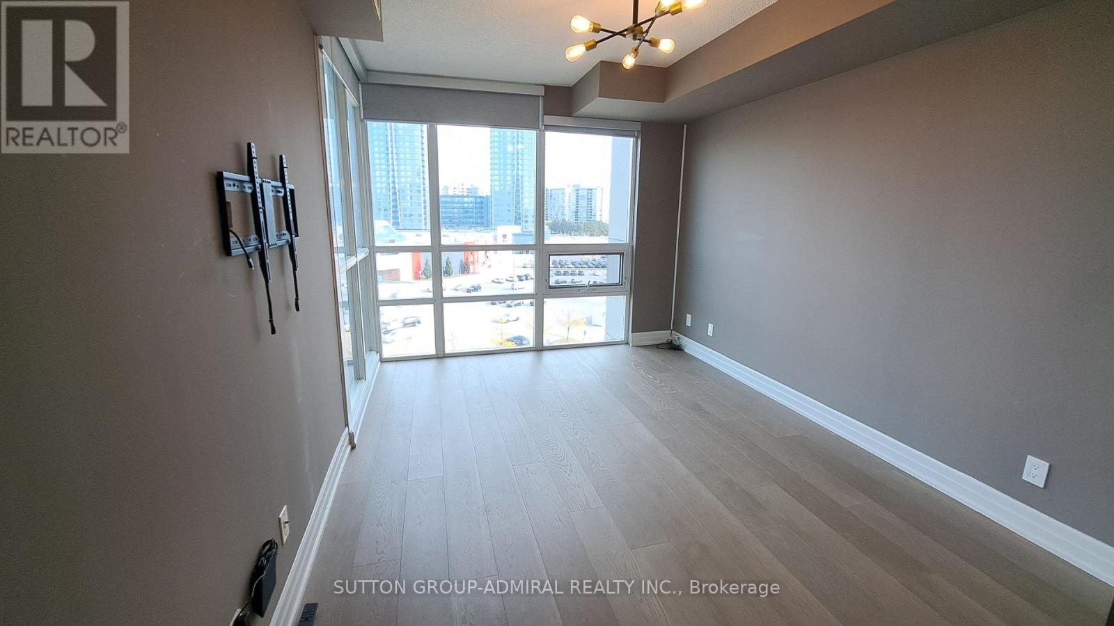 #704 - 88 Promenade Circle Property Photo 13