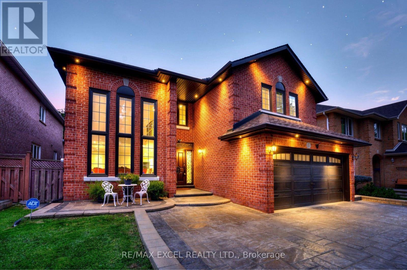 2b Trinity Crescent Property Photo 2