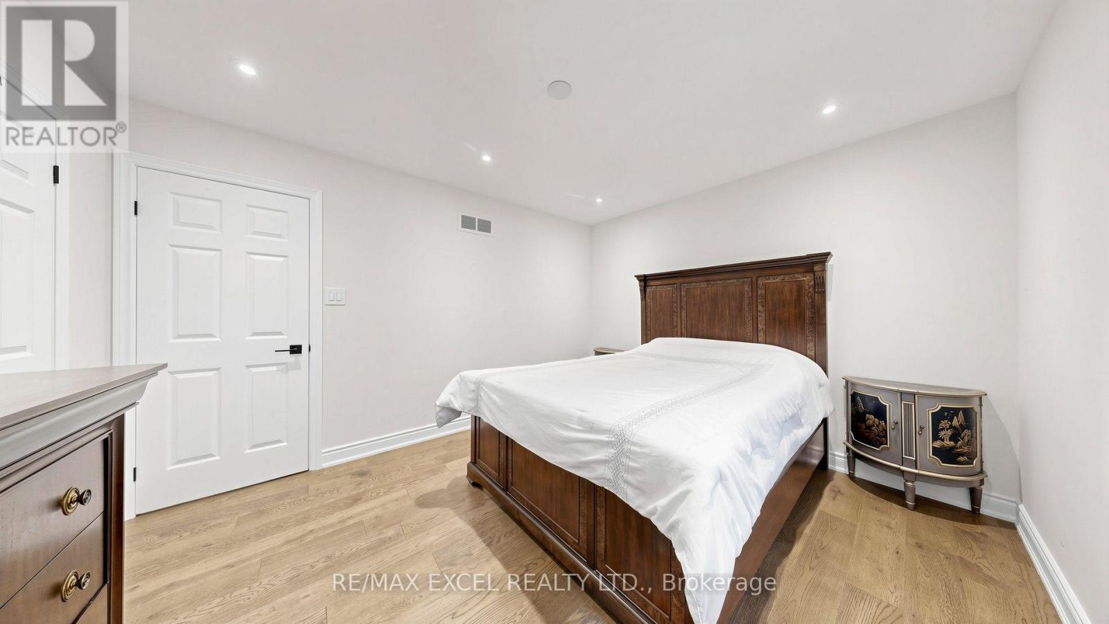 2b Trinity Crescent Property Photo 33