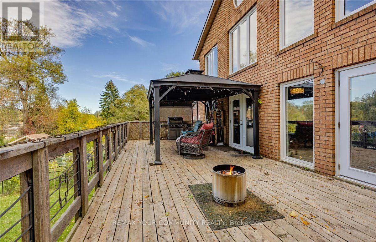 76 Riverglen Drive Property Photo 34