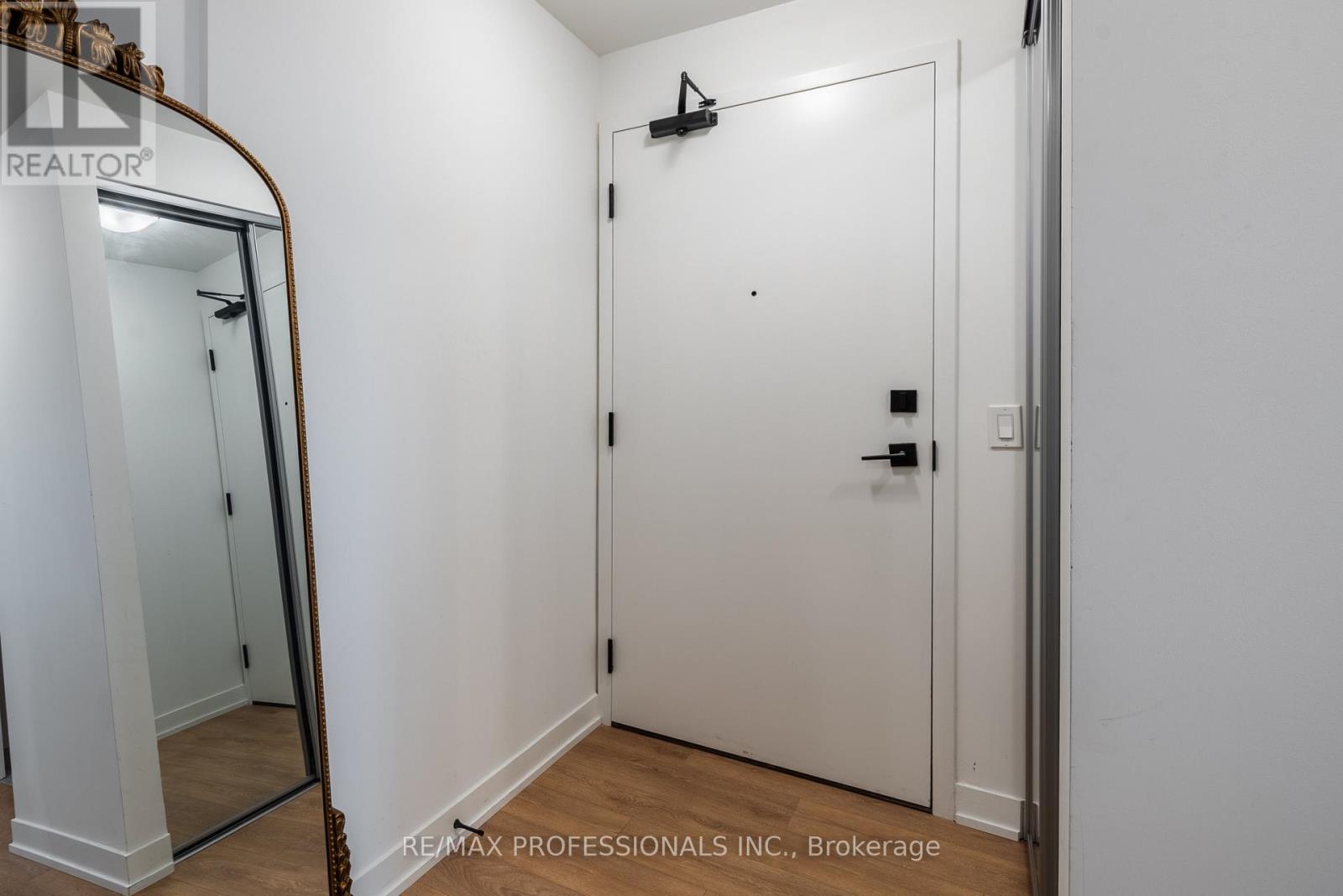 1421 - 10 Abeja Street Property Photo 4