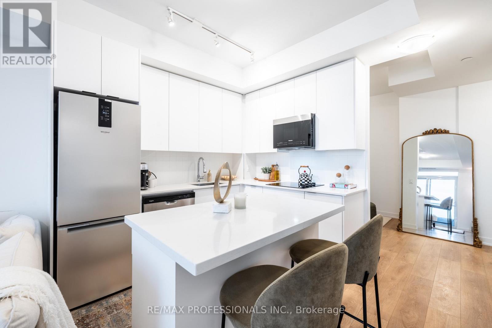 1421 - 10 Abeja Street Property Photo 6