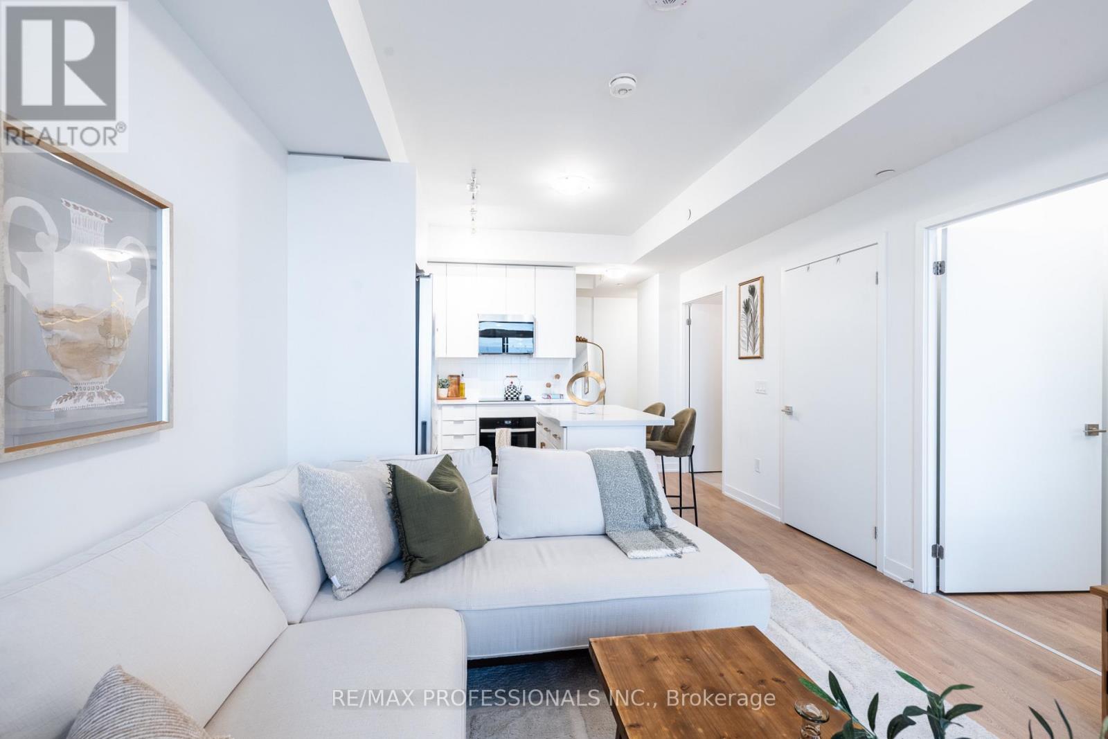 1421 - 10 Abeja Street Property Photo 7