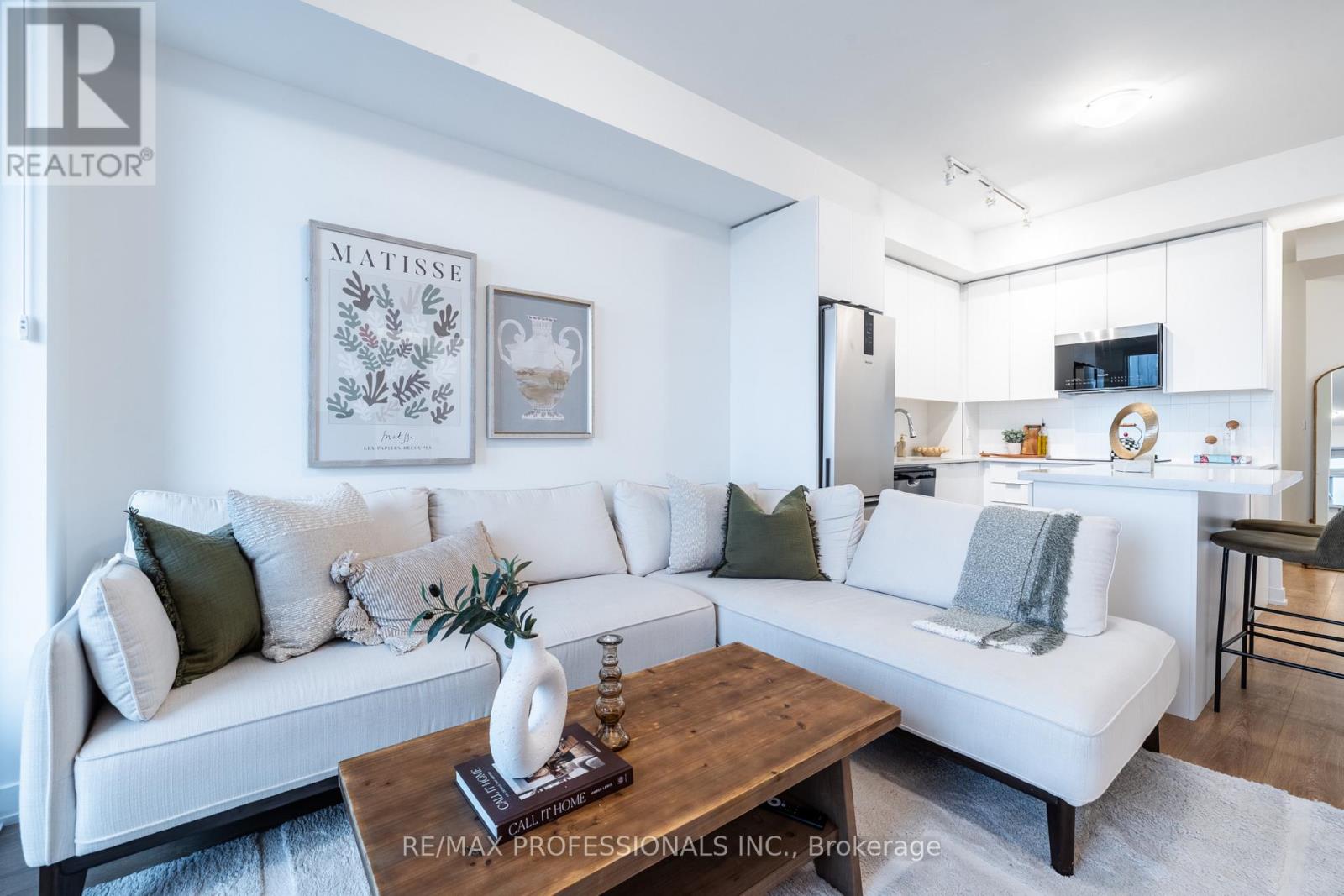 1421 - 10 Abeja Street Property Photo 8