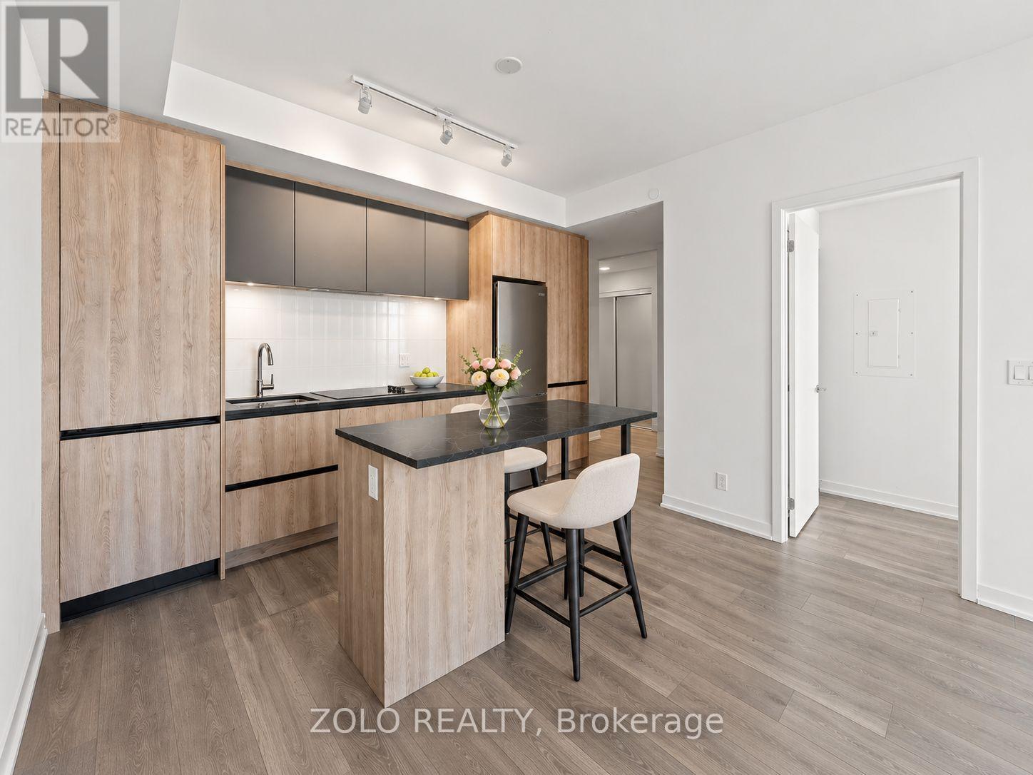 1324 - 7950 Bathurst Street Property Photo 4