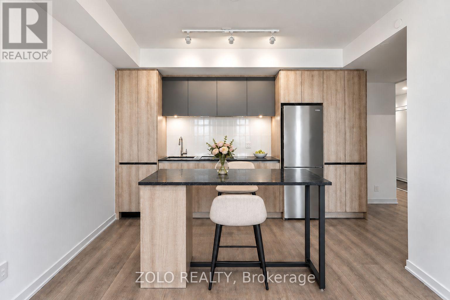 1324 - 7950 Bathurst Street Property Photo 5
