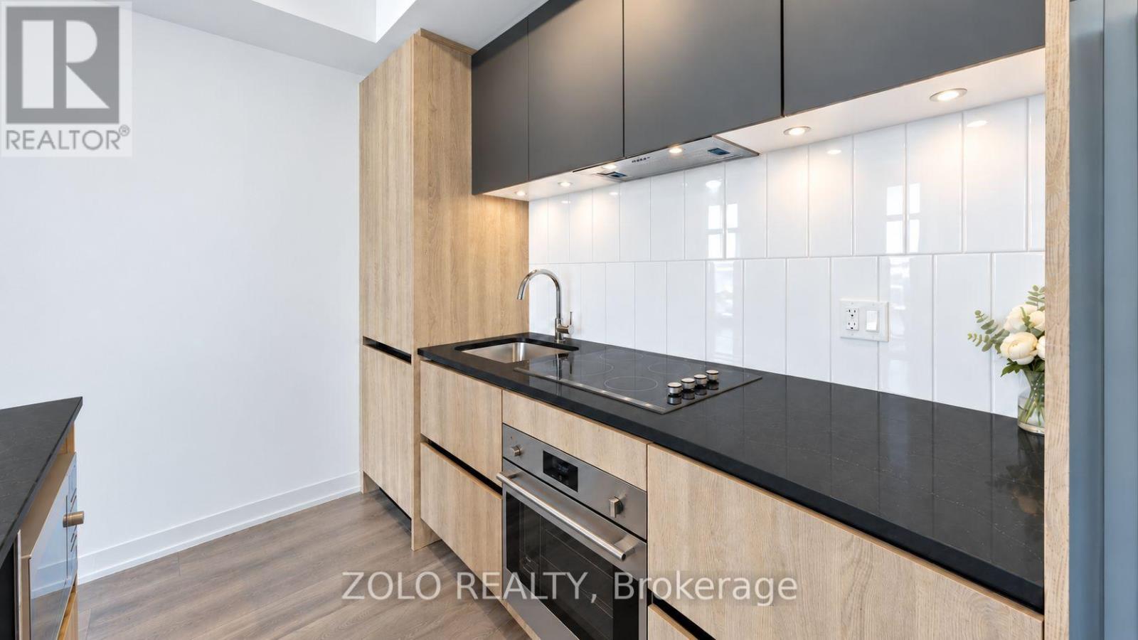 1324 - 7950 Bathurst Street Property Photo 8