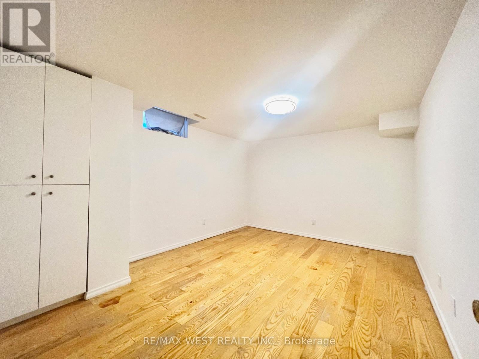 Bsmt - 147 Woodhall Road Property Photo 7