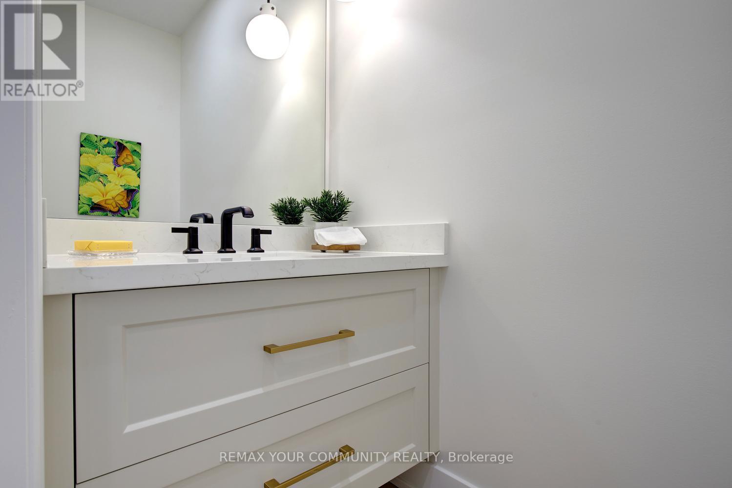 214 Selwyn Road Property Photo 31
