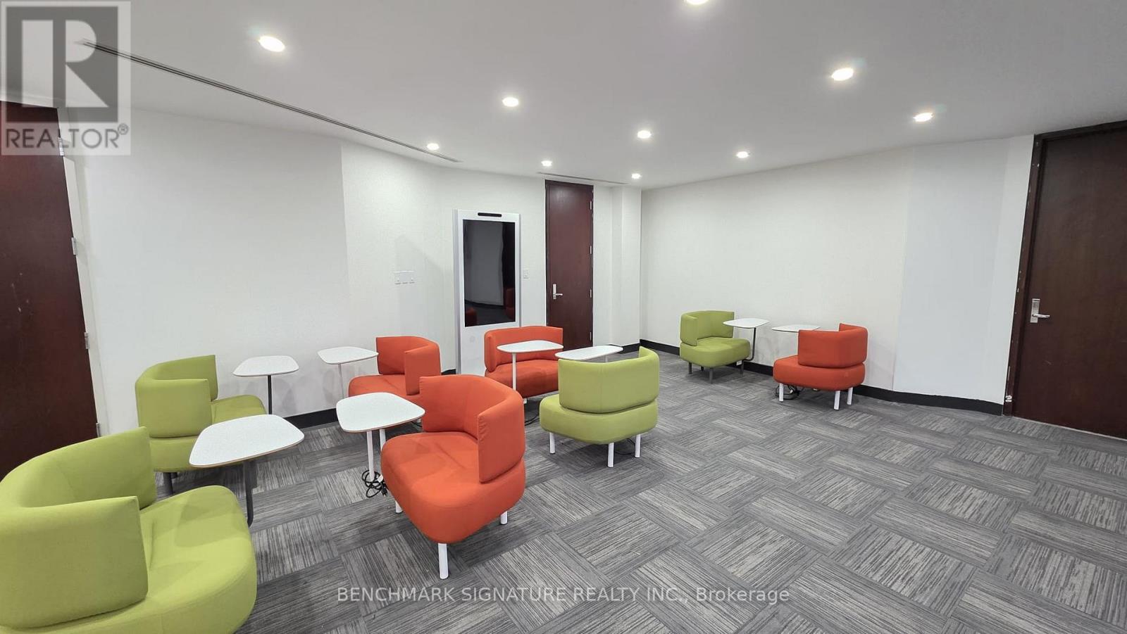 200c - 260 Town Centre Boulevard Property Photo 2
