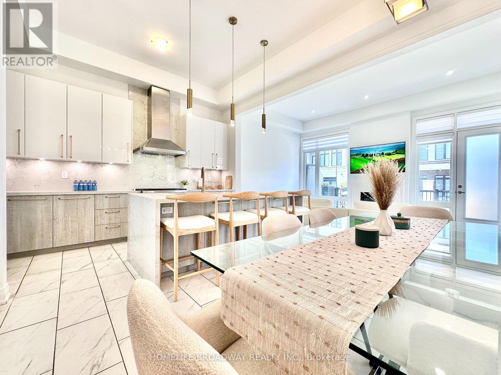300 KING ROAD Property Photo 1